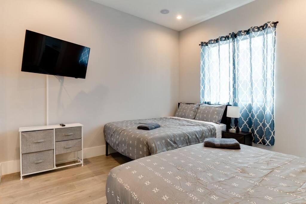 Luxury Modern 4 Bedroom 3 Bathroom Home with Rooftop Deck #2