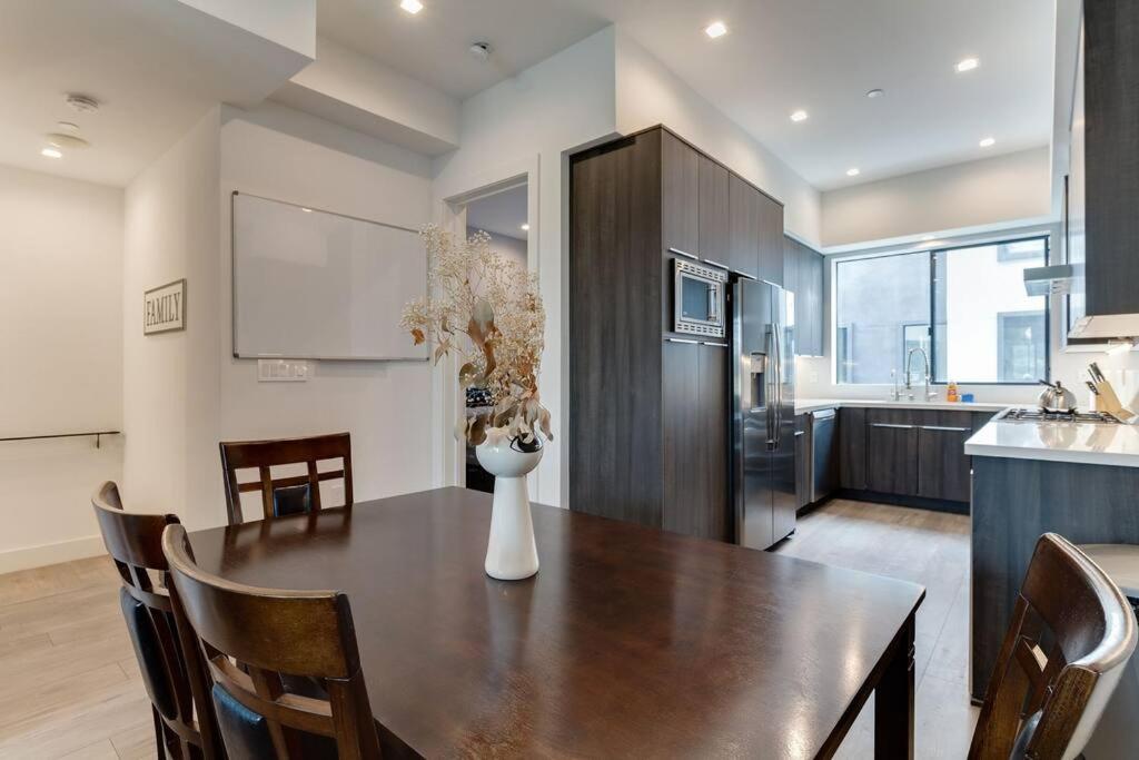 Luxury Modern 4 Bedroom 3 Bathroom Home with Rooftop Deck #2