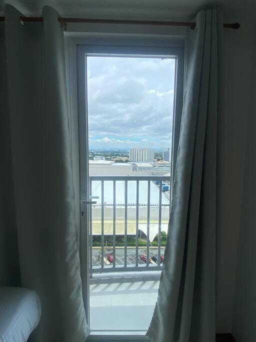1BR unit in South Residence Las Pinas with Wifi & Netflix view 3