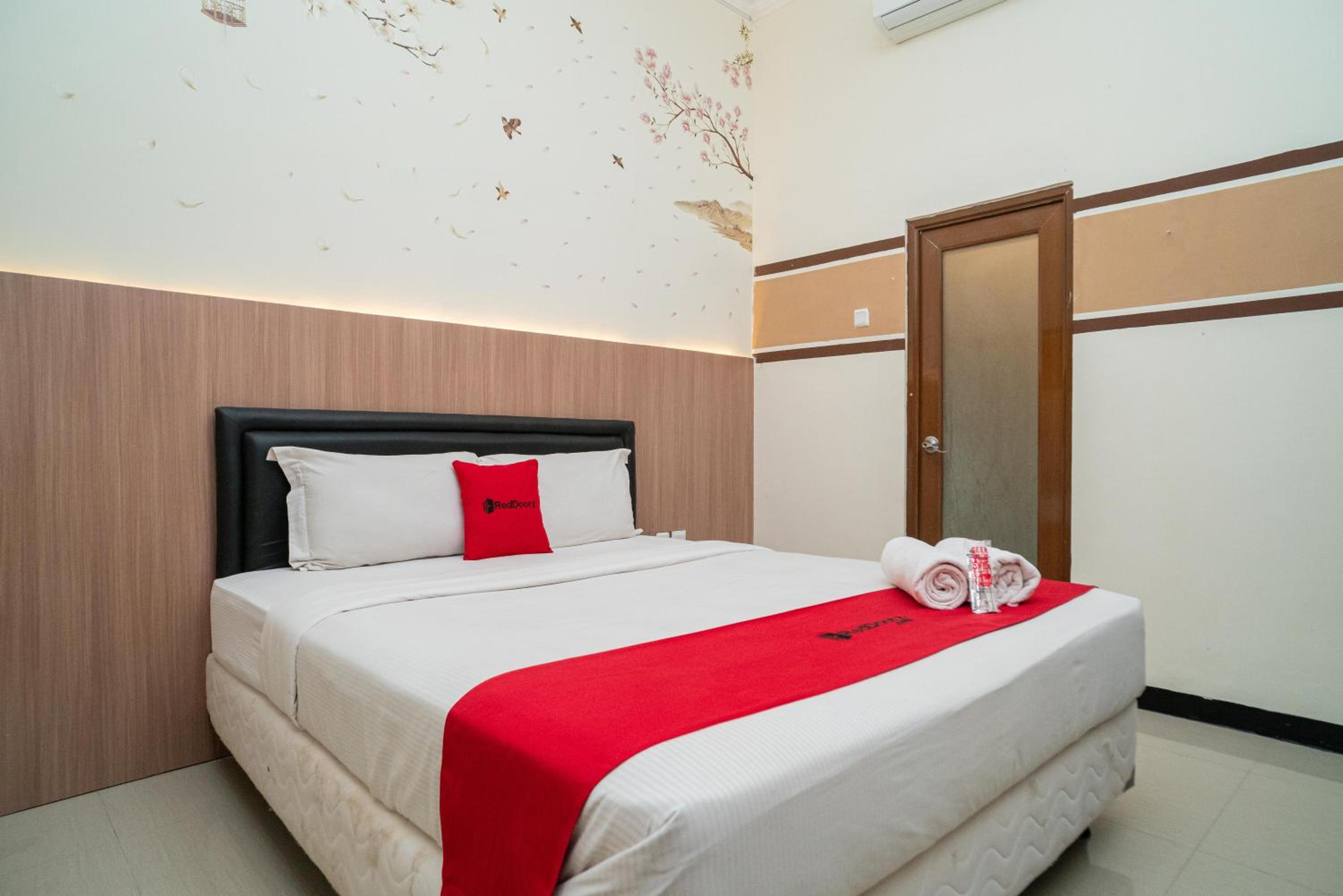 RedDoorz Syariah near Marvel City Mall 2, Surabaya - 10