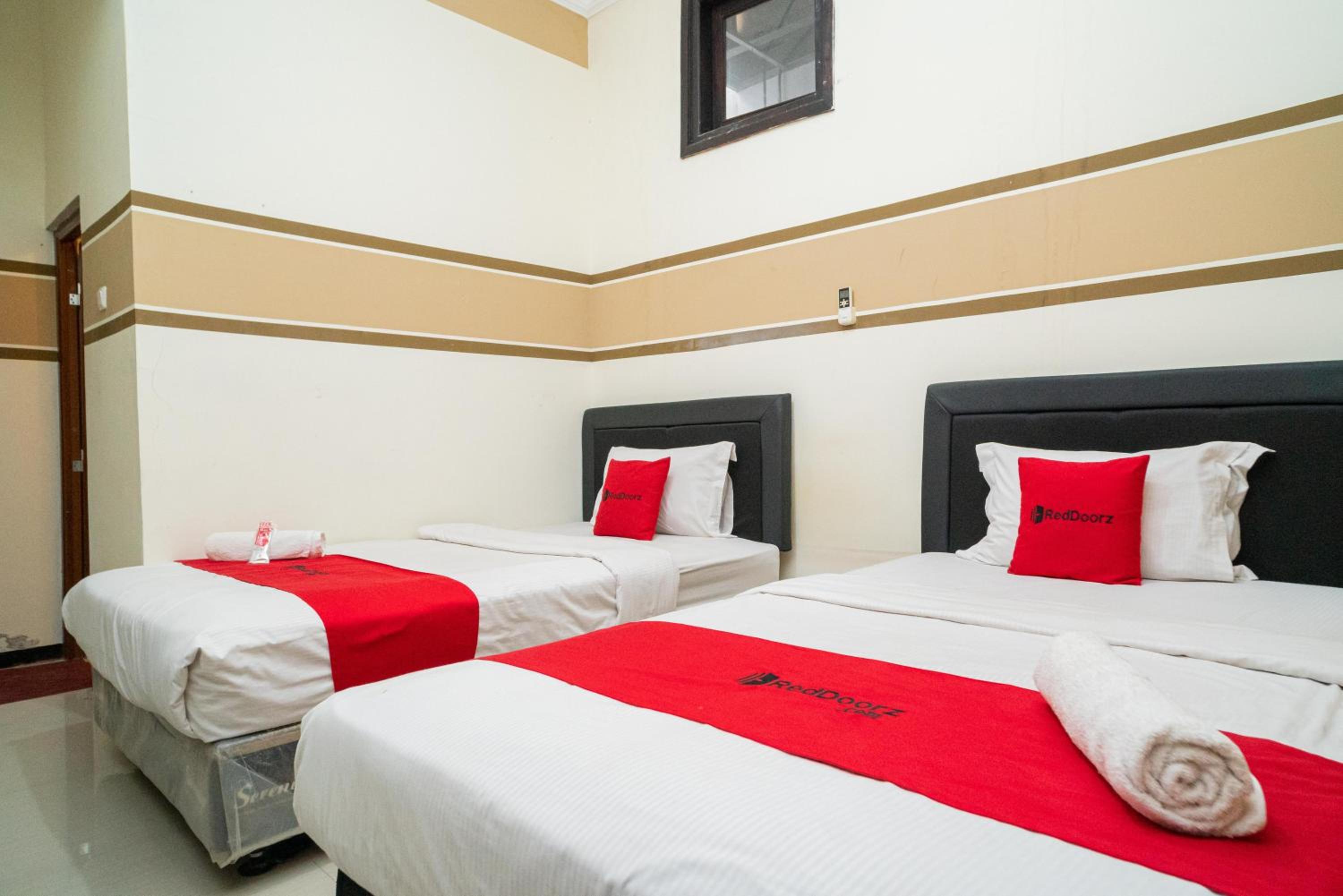 RedDoorz Syariah near Marvel City Mall 2, Surabaya - 19