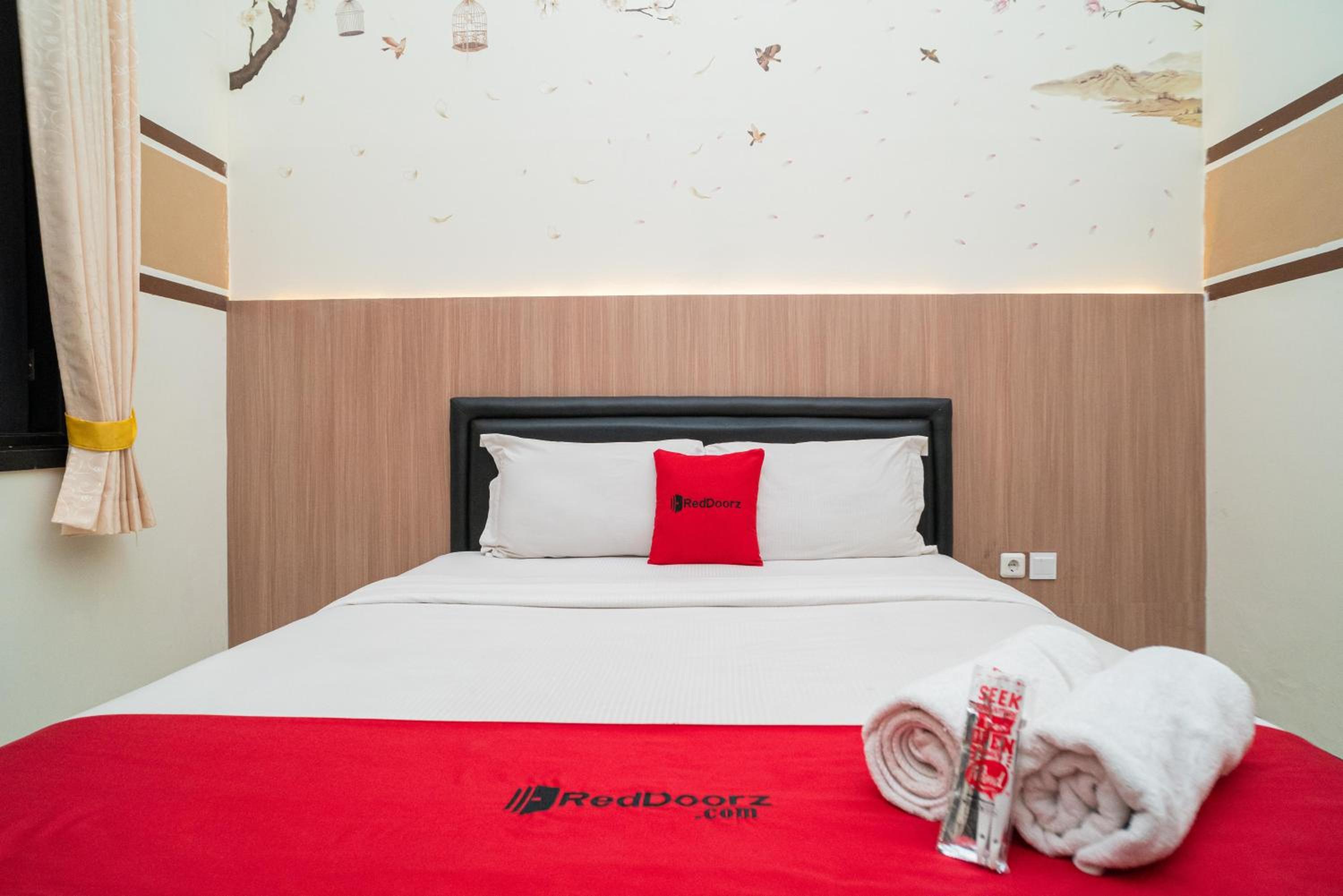 RedDoorz Syariah near Marvel City Mall 2, Surabaya - 18