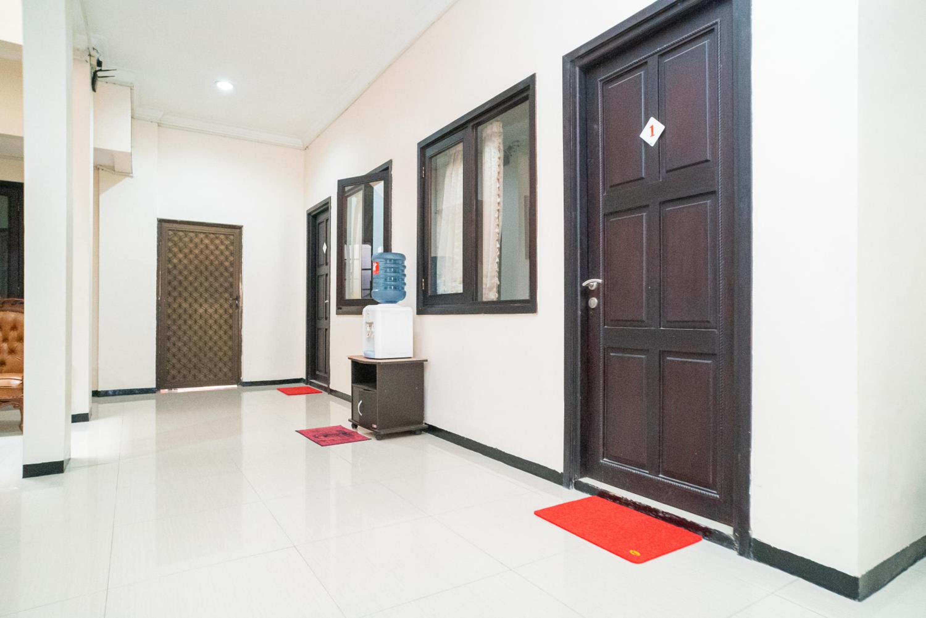 RedDoorz Syariah near Marvel City Mall 2, Surabaya - 17