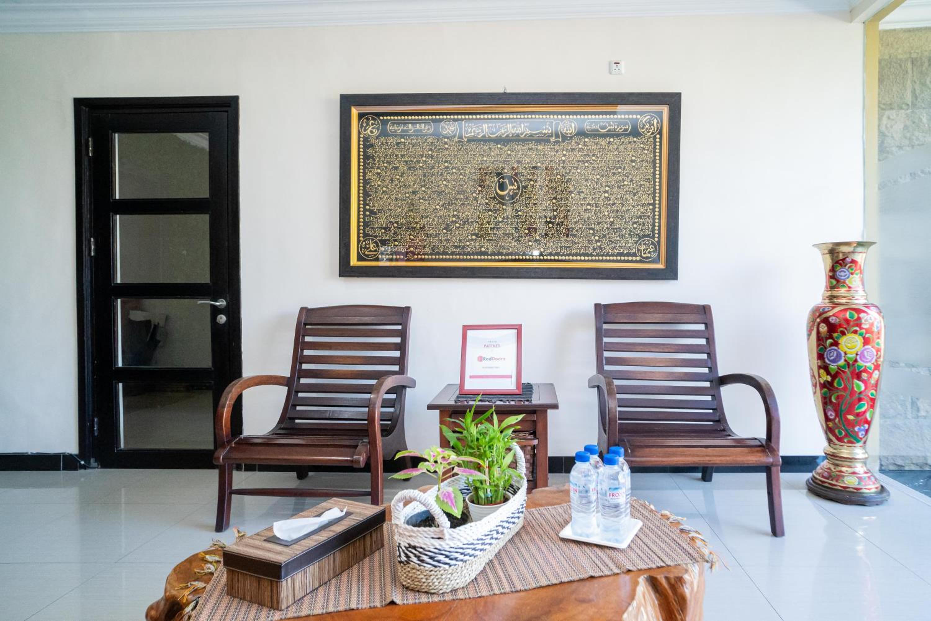 RedDoorz Syariah near Marvel City Mall 2, Surabaya - 13