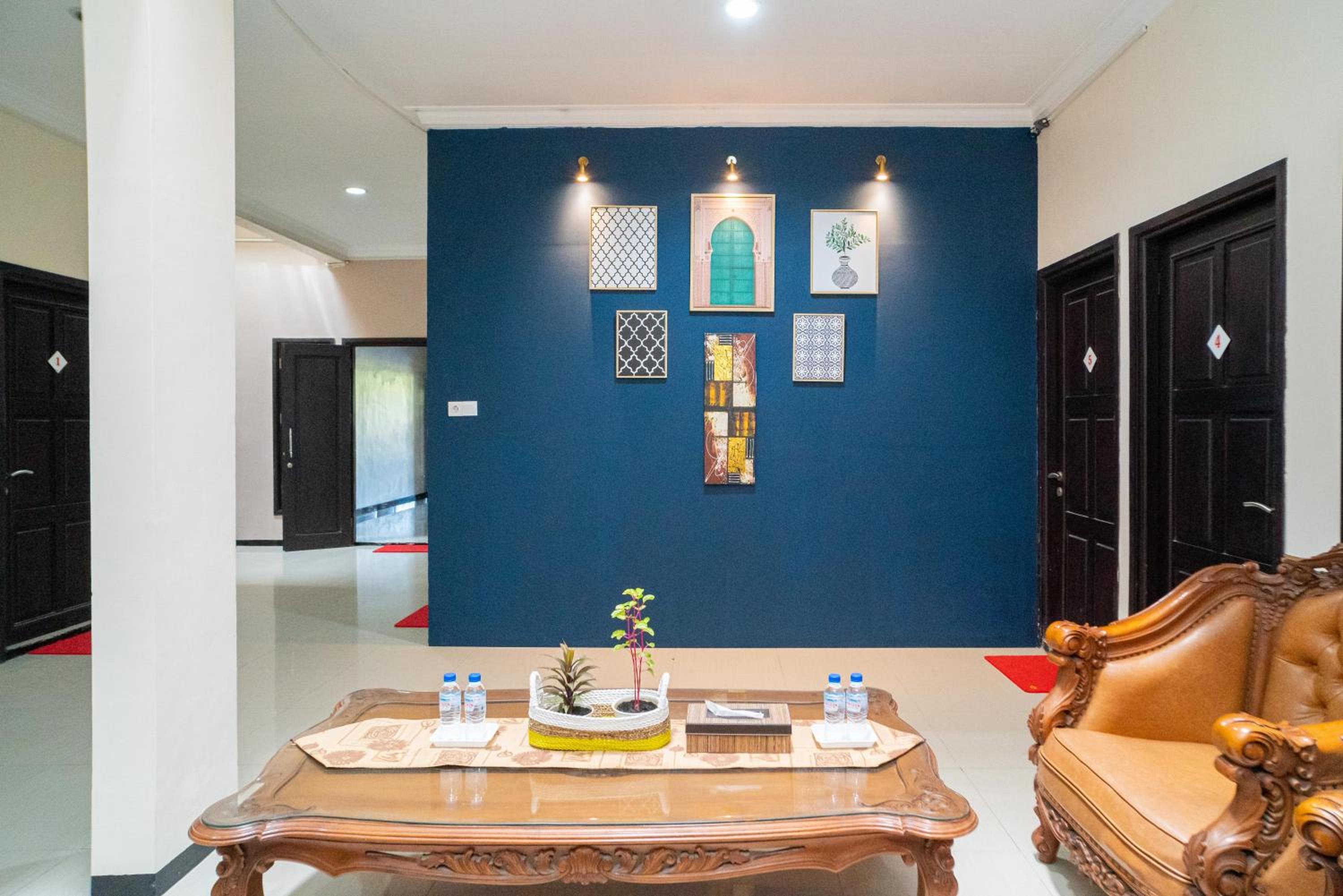 RedDoorz Syariah near Marvel City Mall 2, Surabaya - 24