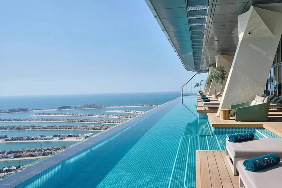 Hometown Apartments - High Floor with Sea View 1 Bed Apt in Palm