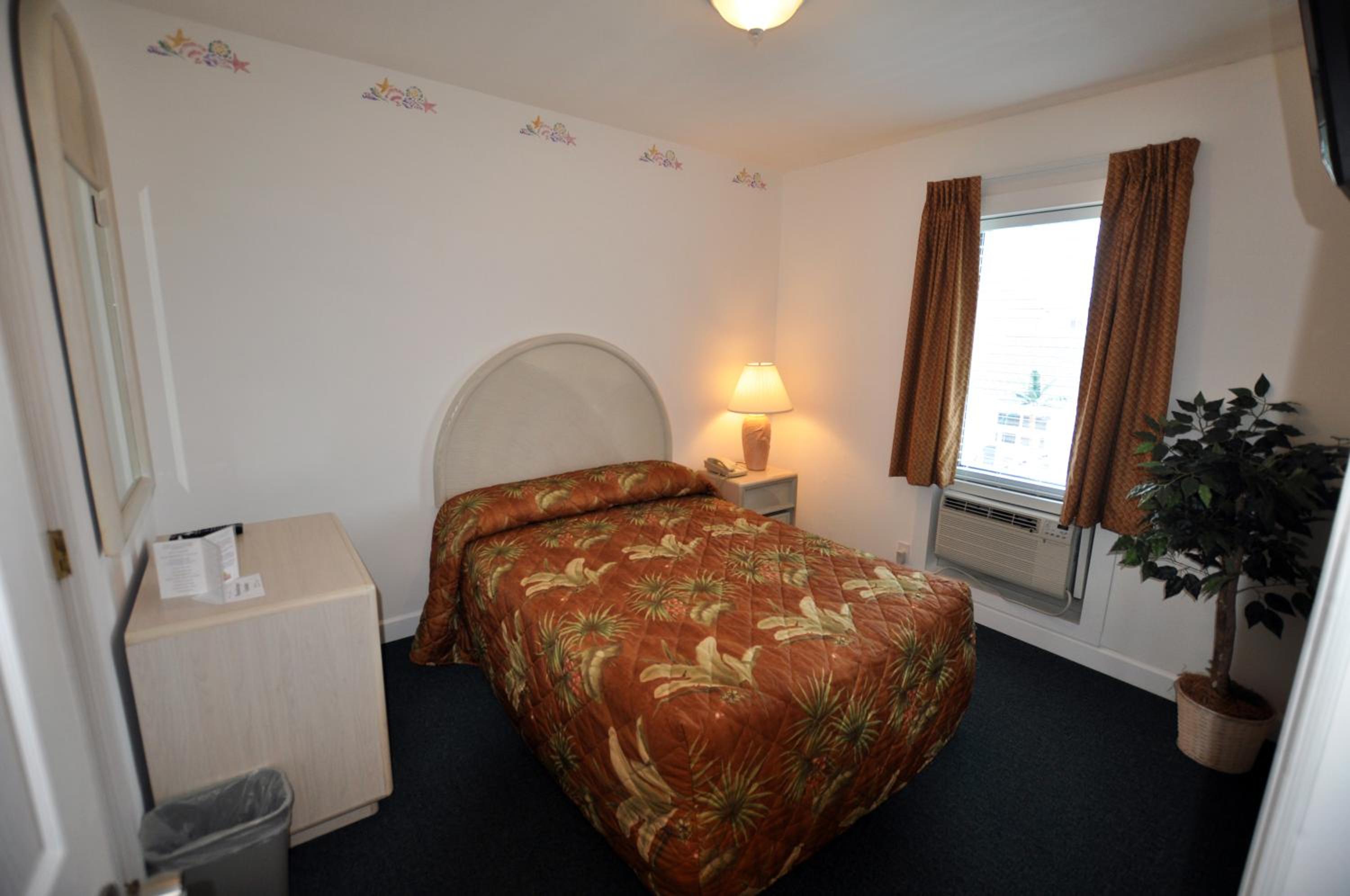 Riviera Resort & Suites