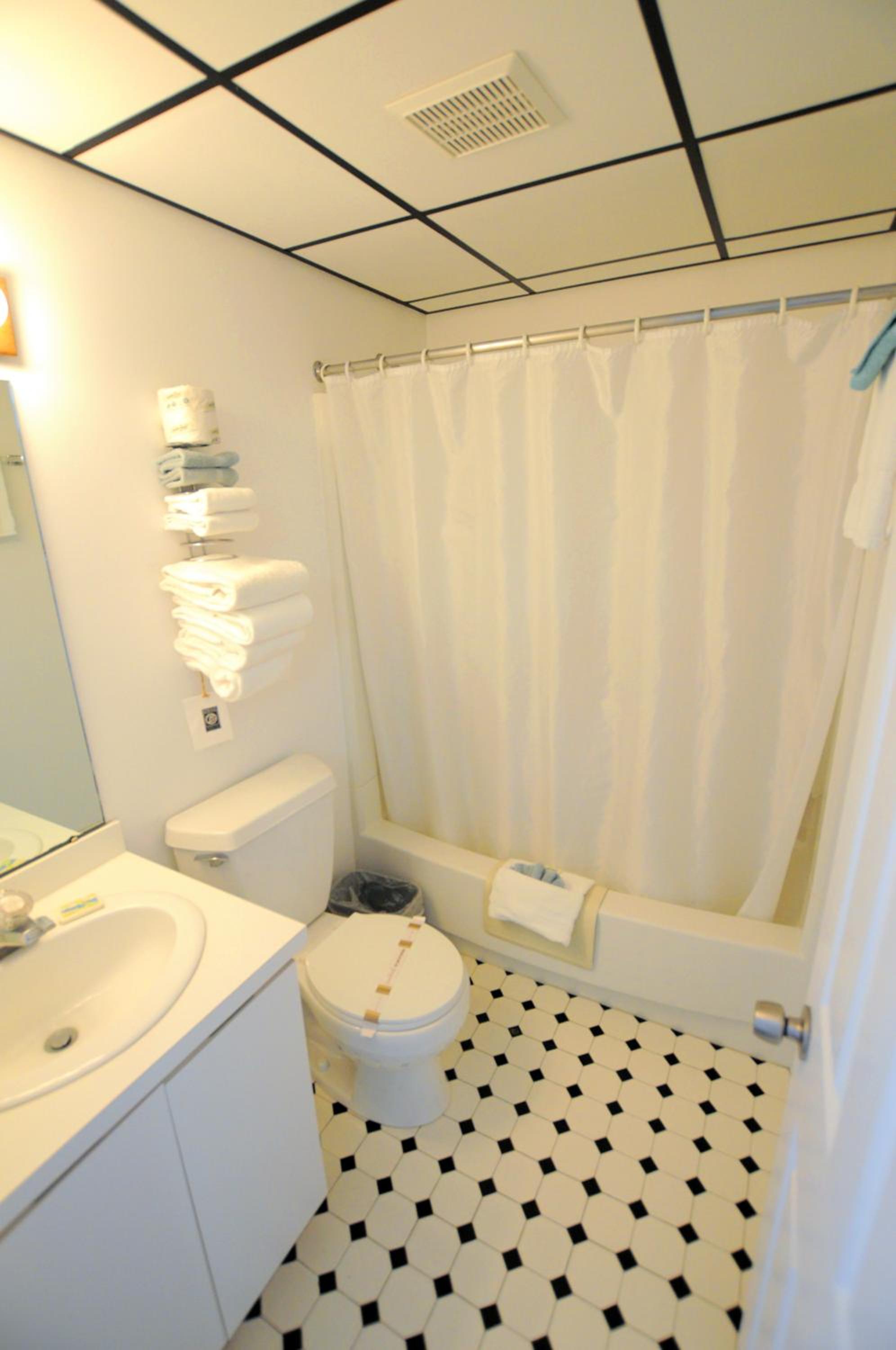 Riviera Resort & Suites