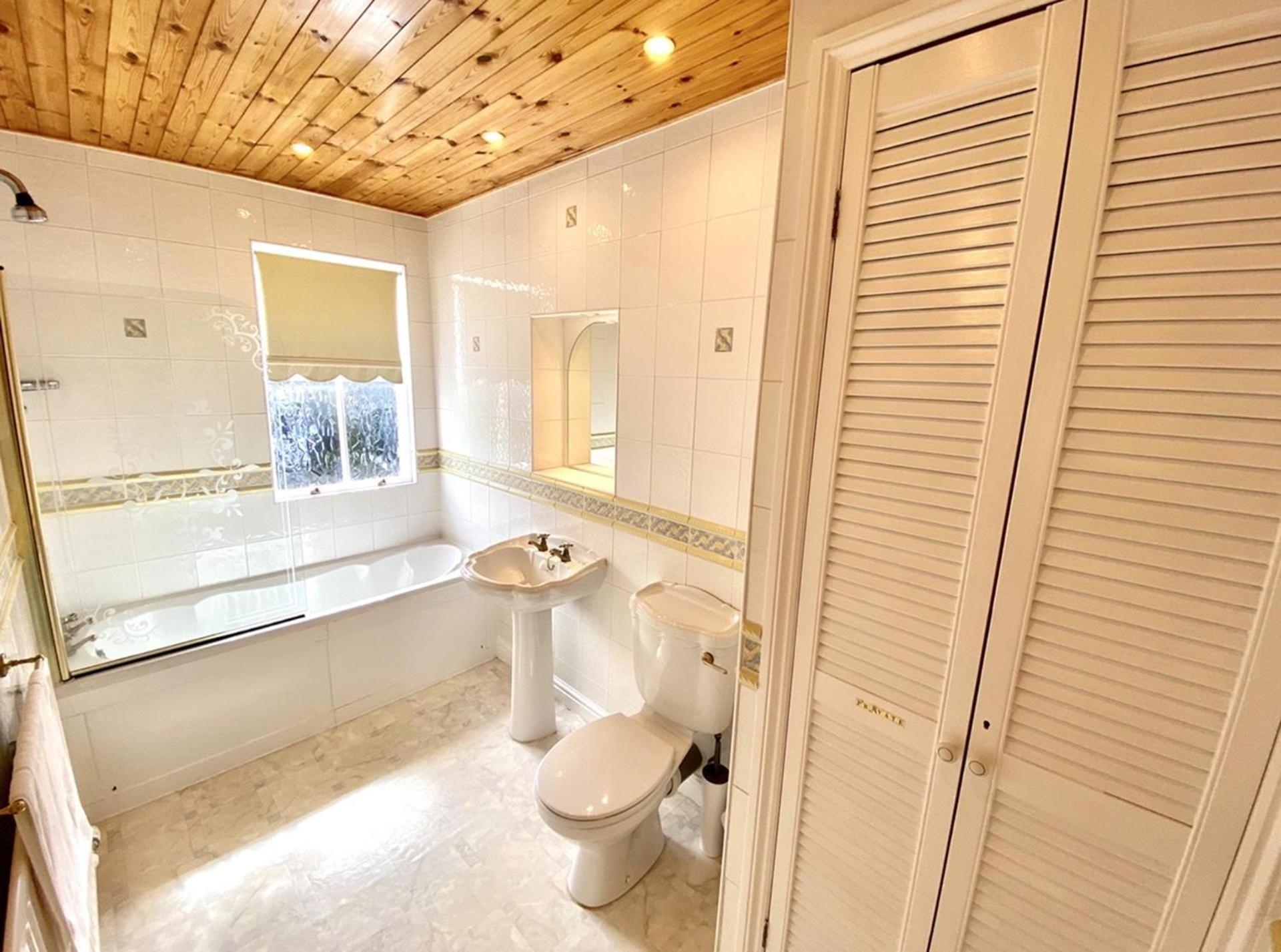 2 Bed House Sleeps 4 - Garden Parking & Pets view 5