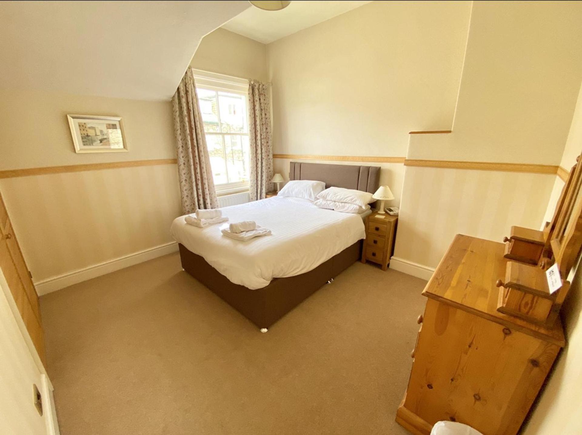 2 Bed House Sleeps 4 - Garden Parking & Pets view 4