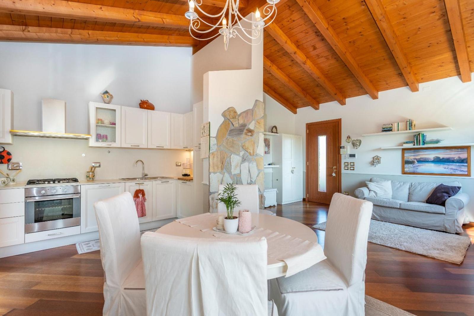 da Dede Cozy Apt with Terrace and Private parking! view 4
