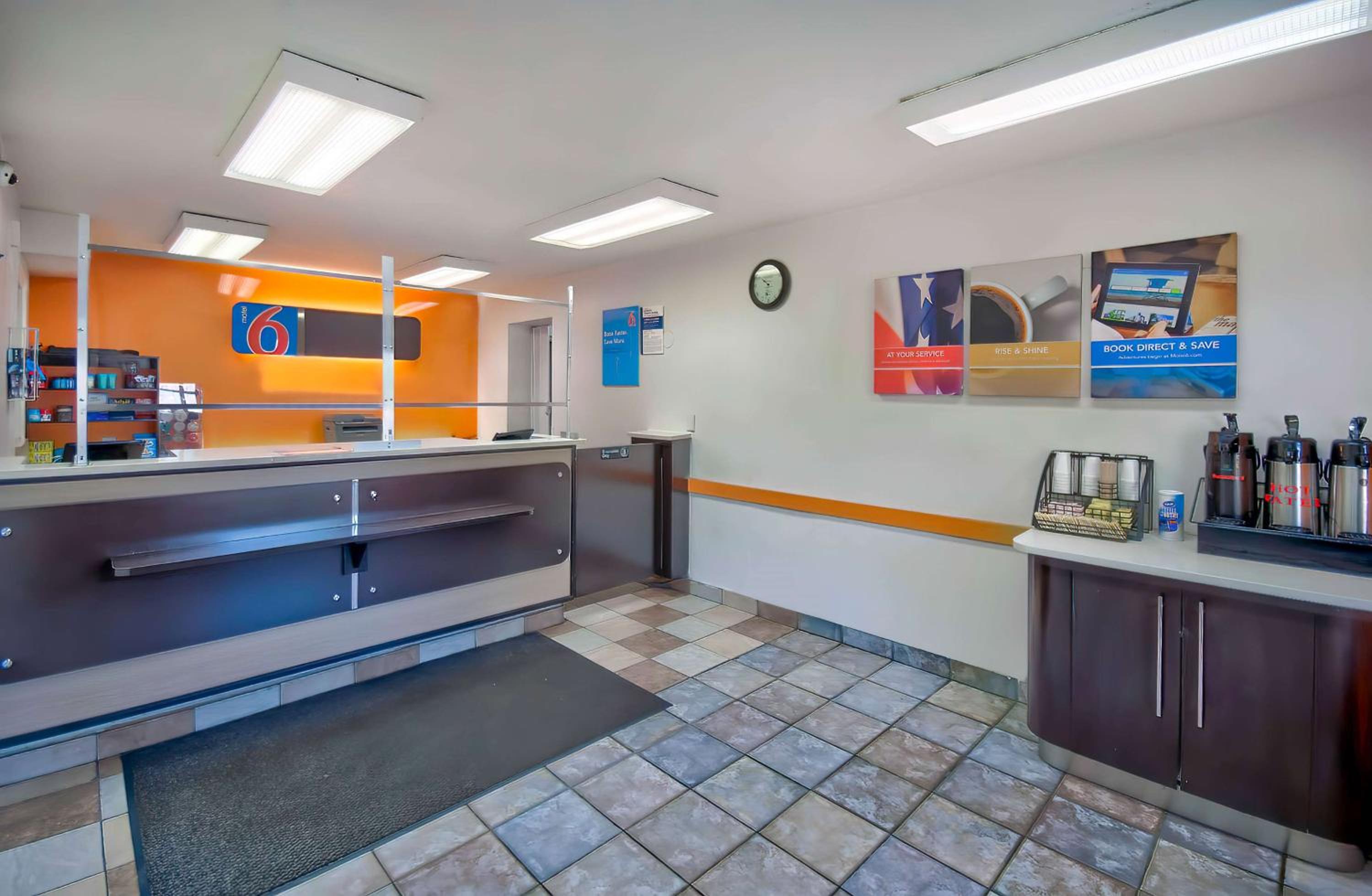 Motel 6-Warren, MI - Detroit East