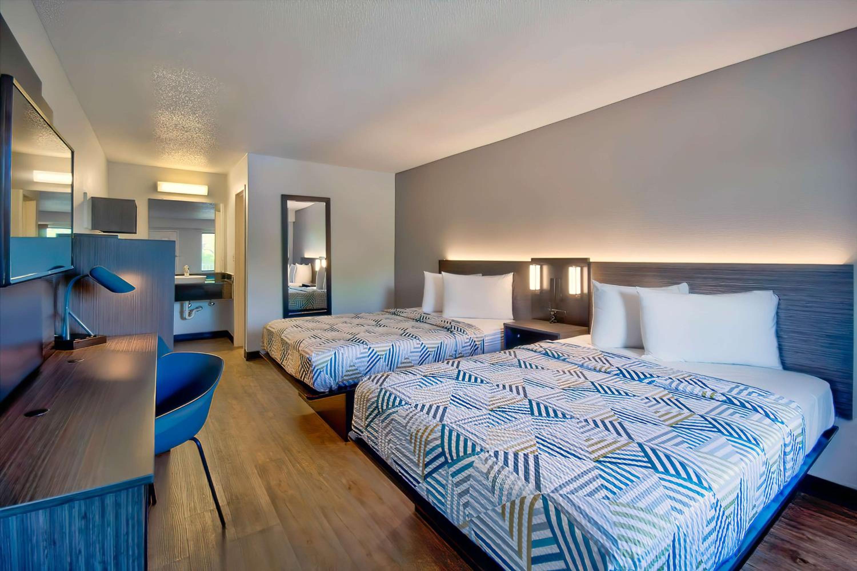 Detroit Vacations - Motel 6-Warren, MI - Detroit East - Property Image 4