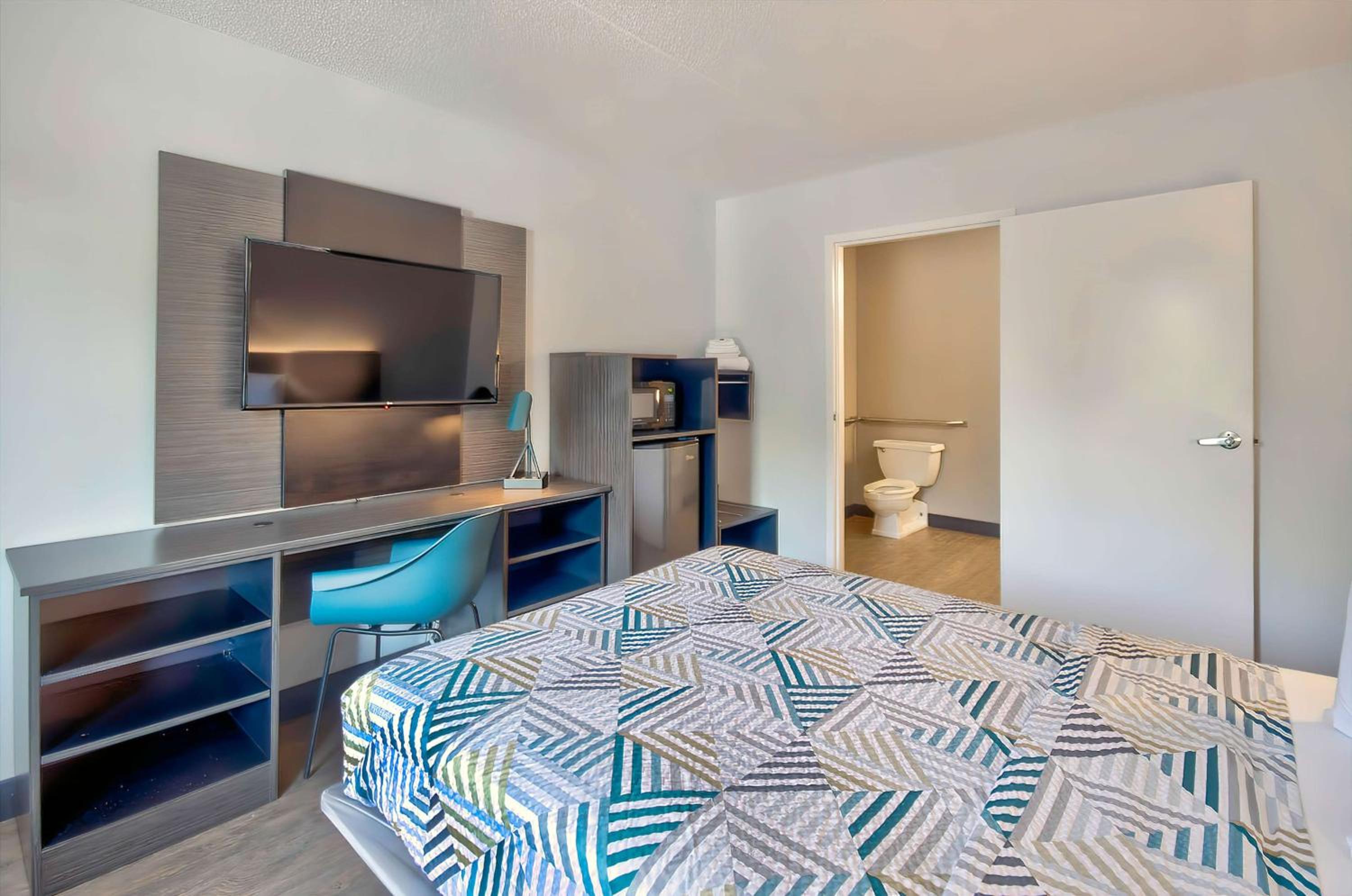 Motel 6-Warren, MI - Detroit East