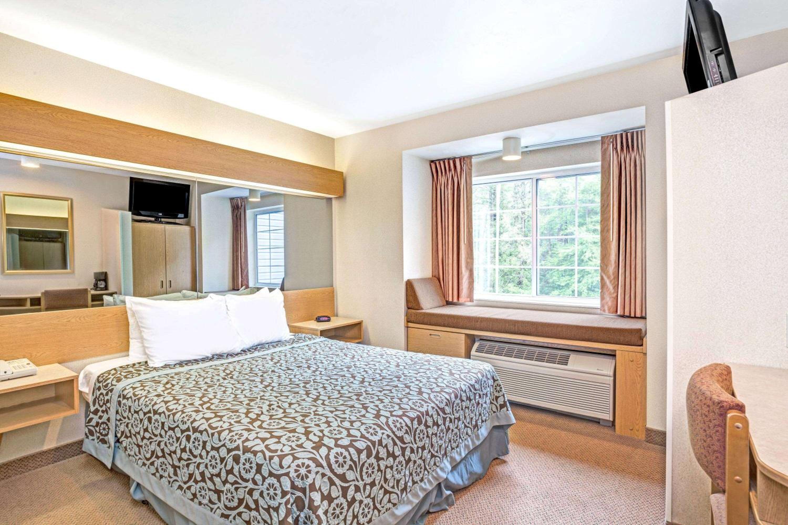 Days Inn by Wyndham Sturbridge view 3