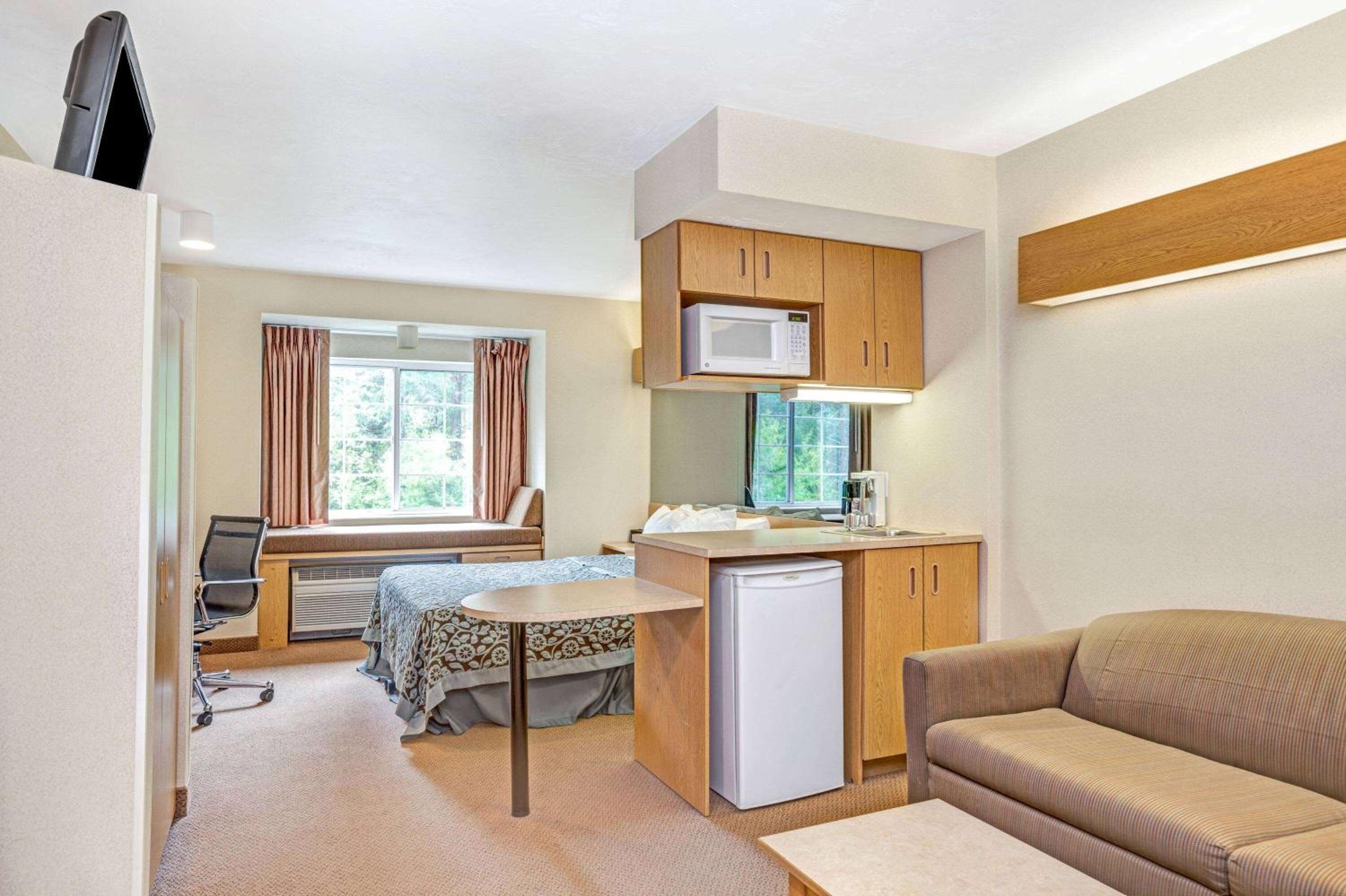 Days Inn by Wyndham Sturbridge view 5