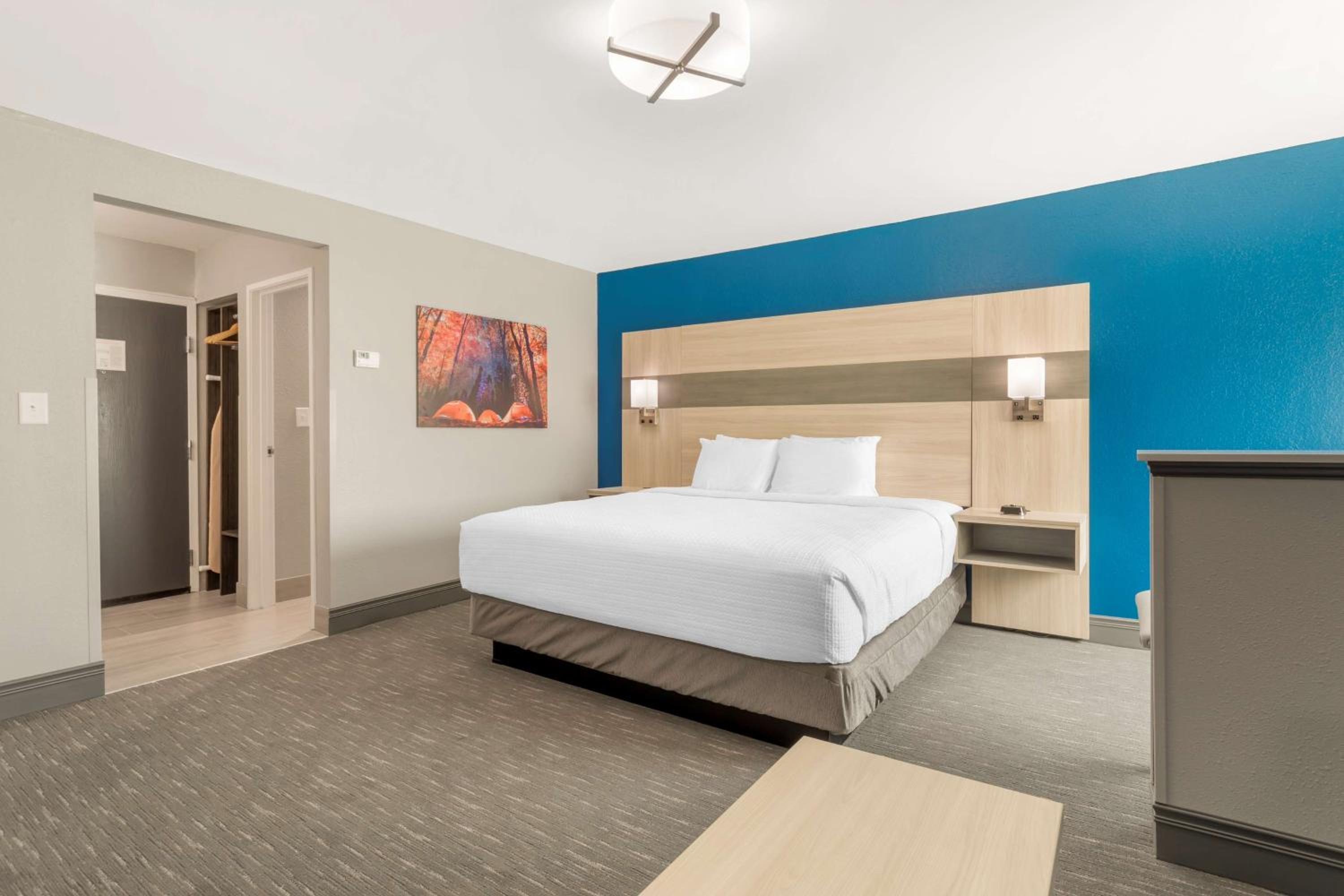 Best Western Plus Cleveland Inn & Suites