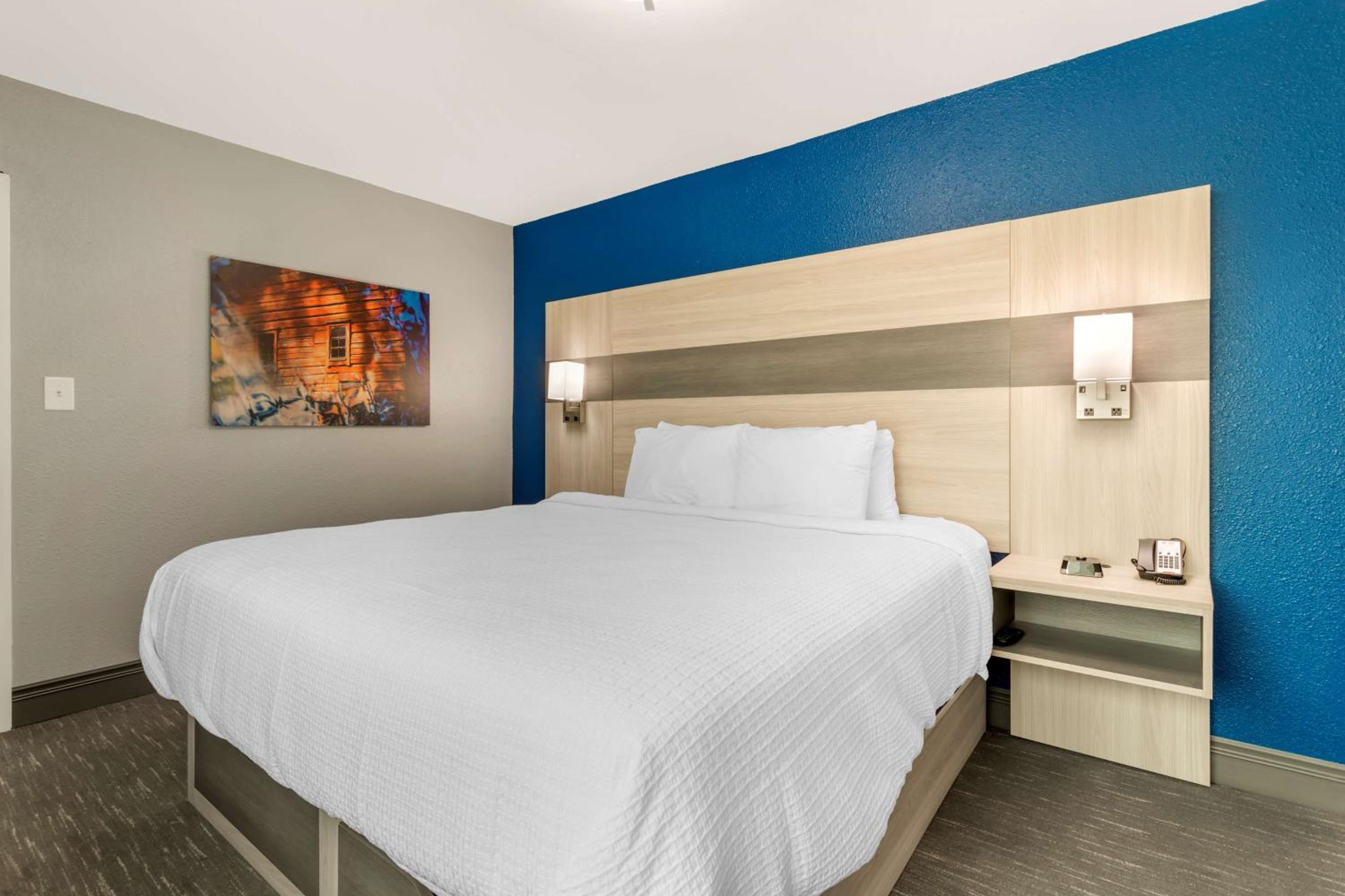Best Western Plus Cleveland Inn & Suites