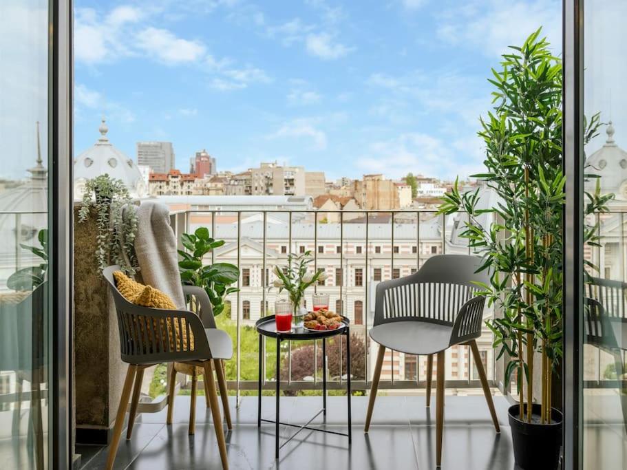 Sunny 2BR Flat - Top Location - Amazing Balcony view 5