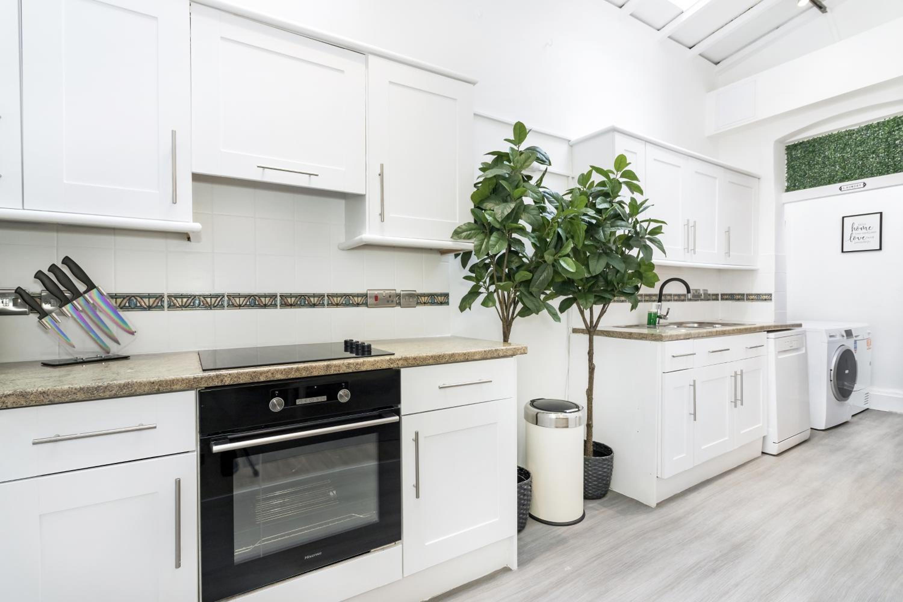 Two Bedroom Apartment in Central London with Large Terrace — kitchen