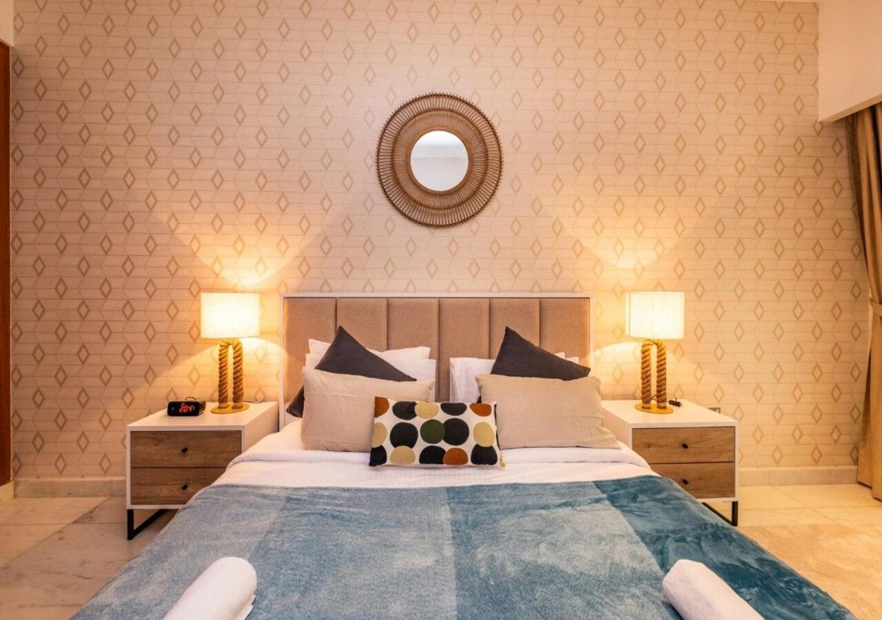 Hometown Apartments - Cosy 1 Br Apartment with Brand New Furniture in DIFC