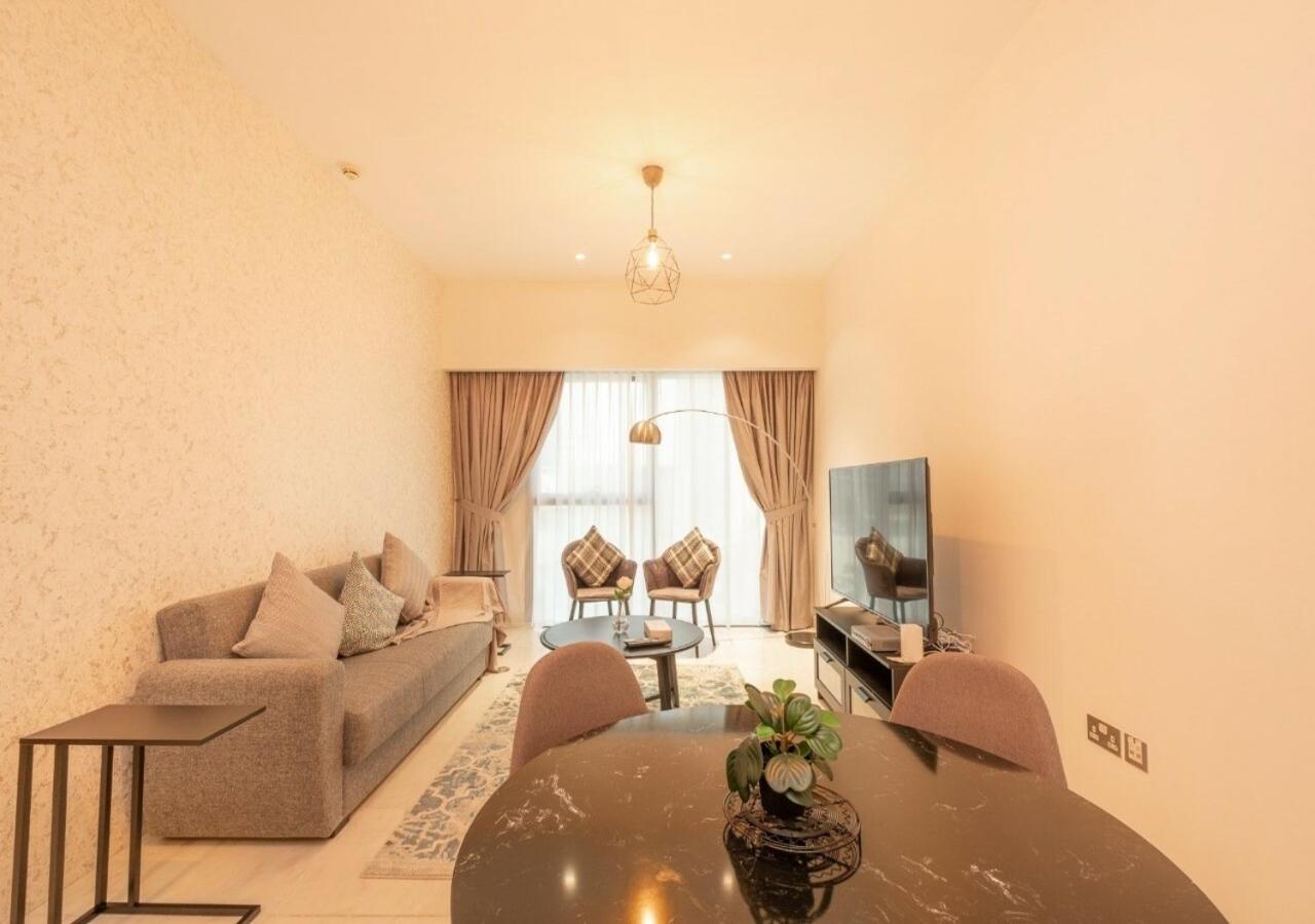 Hometown Apartments - Cosy 1 Br Apartment with Brand New Furniture in DIFC