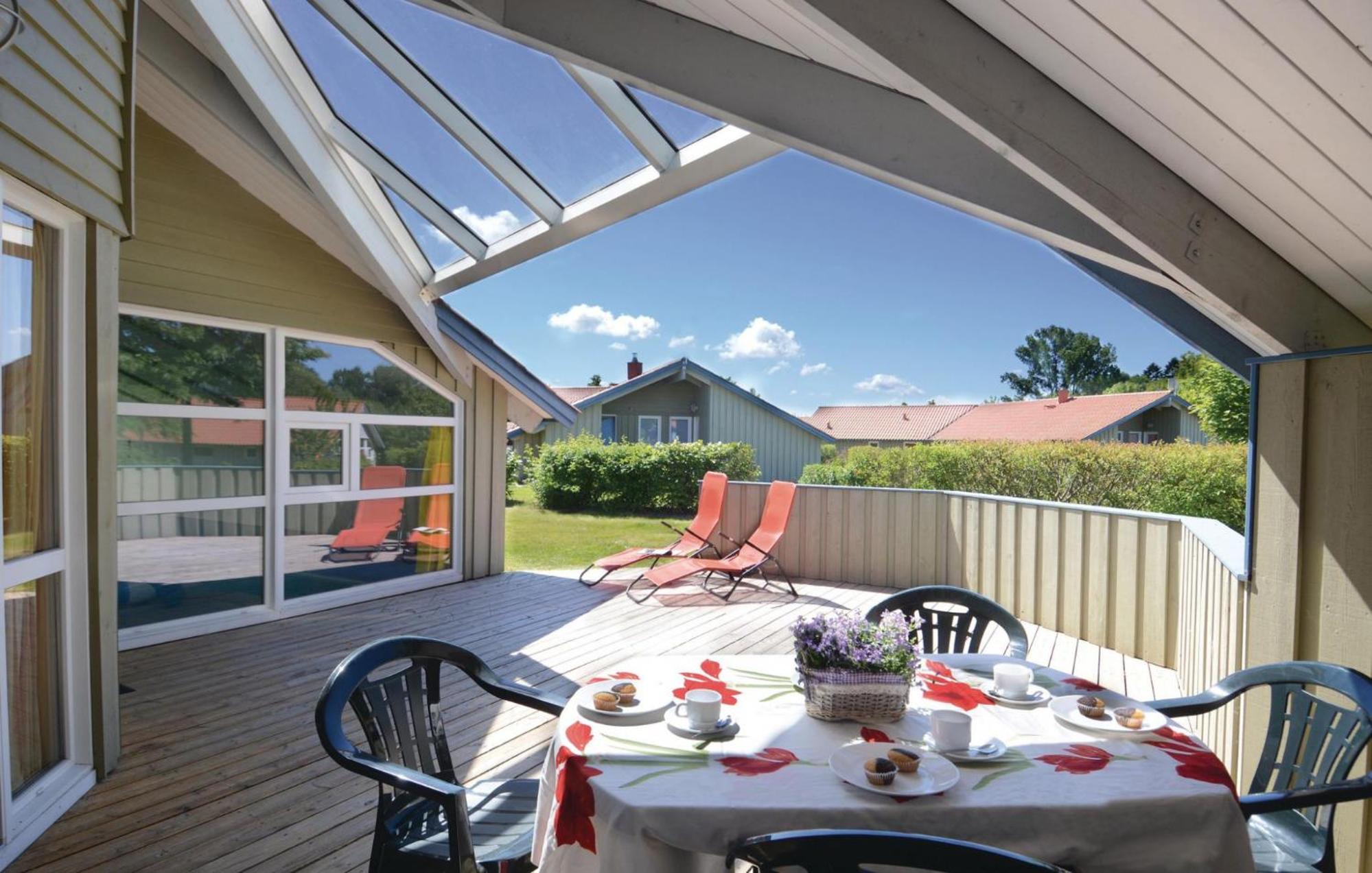 Kranich Ferienhäuser mit Innenpool
