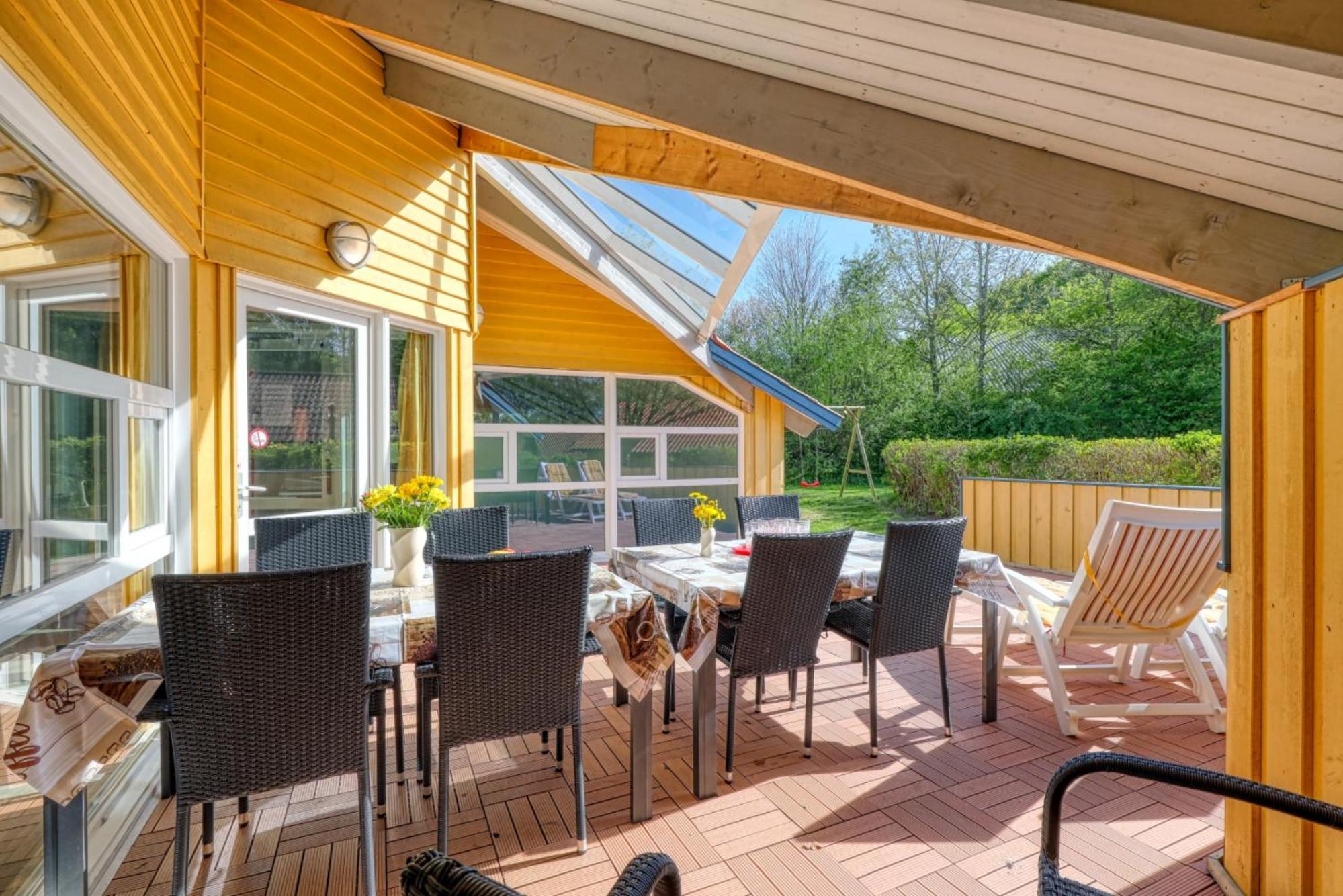 Kranich Ferienhäuser mit Innenpool