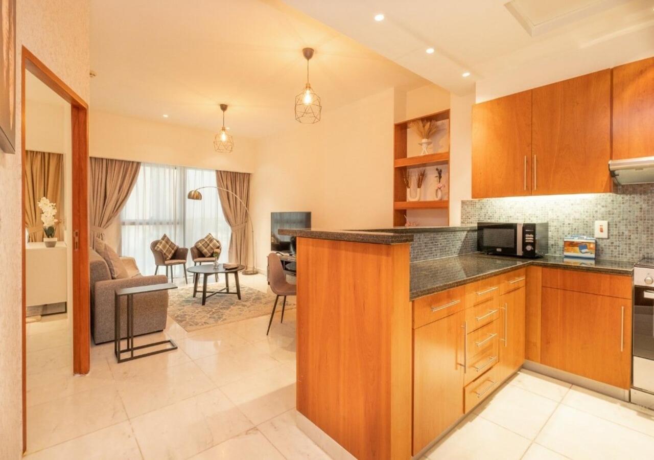 Hometown Apartments - Cosy 1 Br Apartment with Brand New Furniture in DIFC