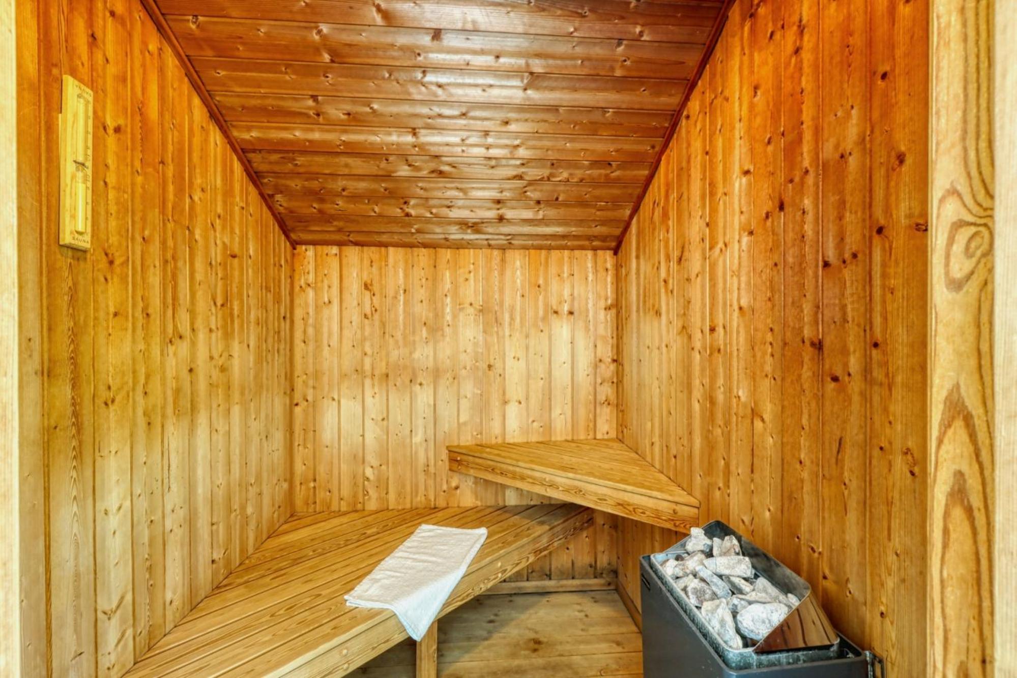 Kranich Ferienhäuser mit Innenpool
