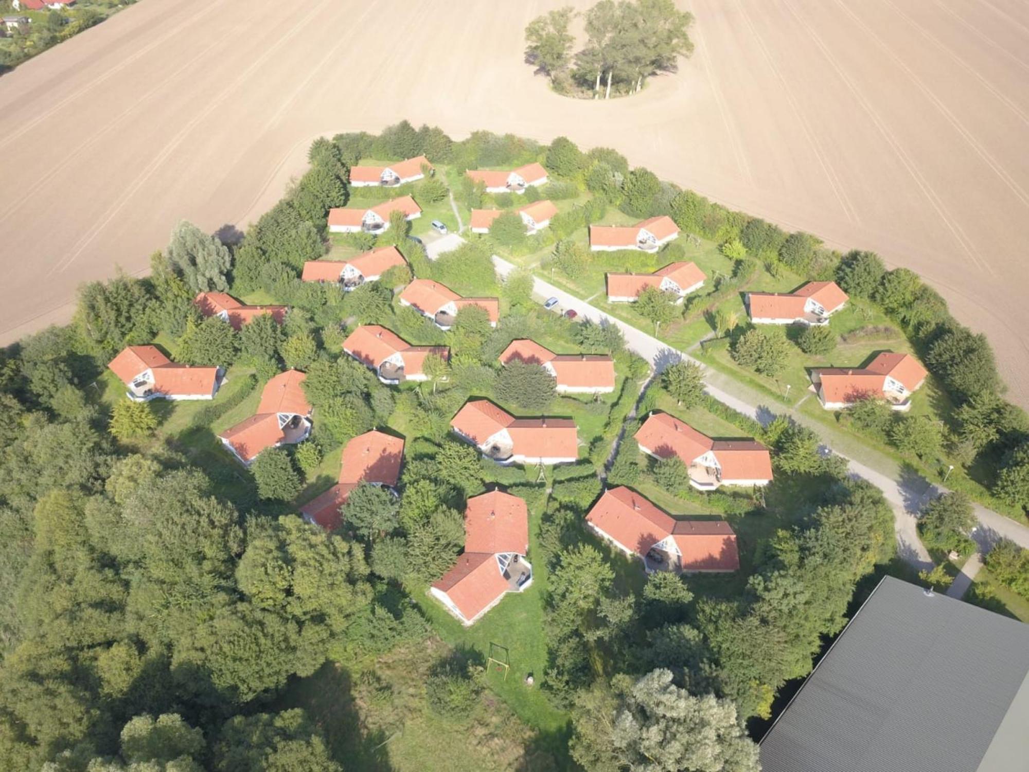 Kranich Ferienhäuser mit Innenpool