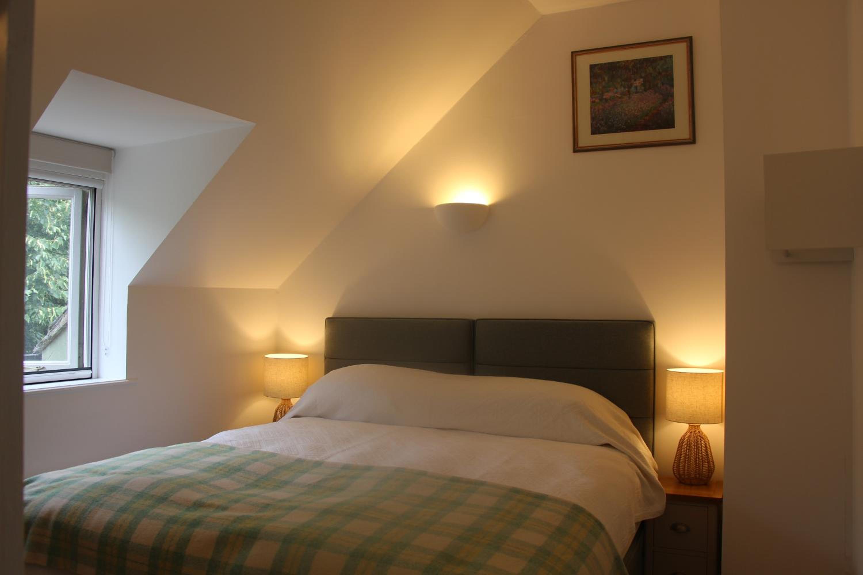 Coot Cottage - holiday house with fantastic lake views