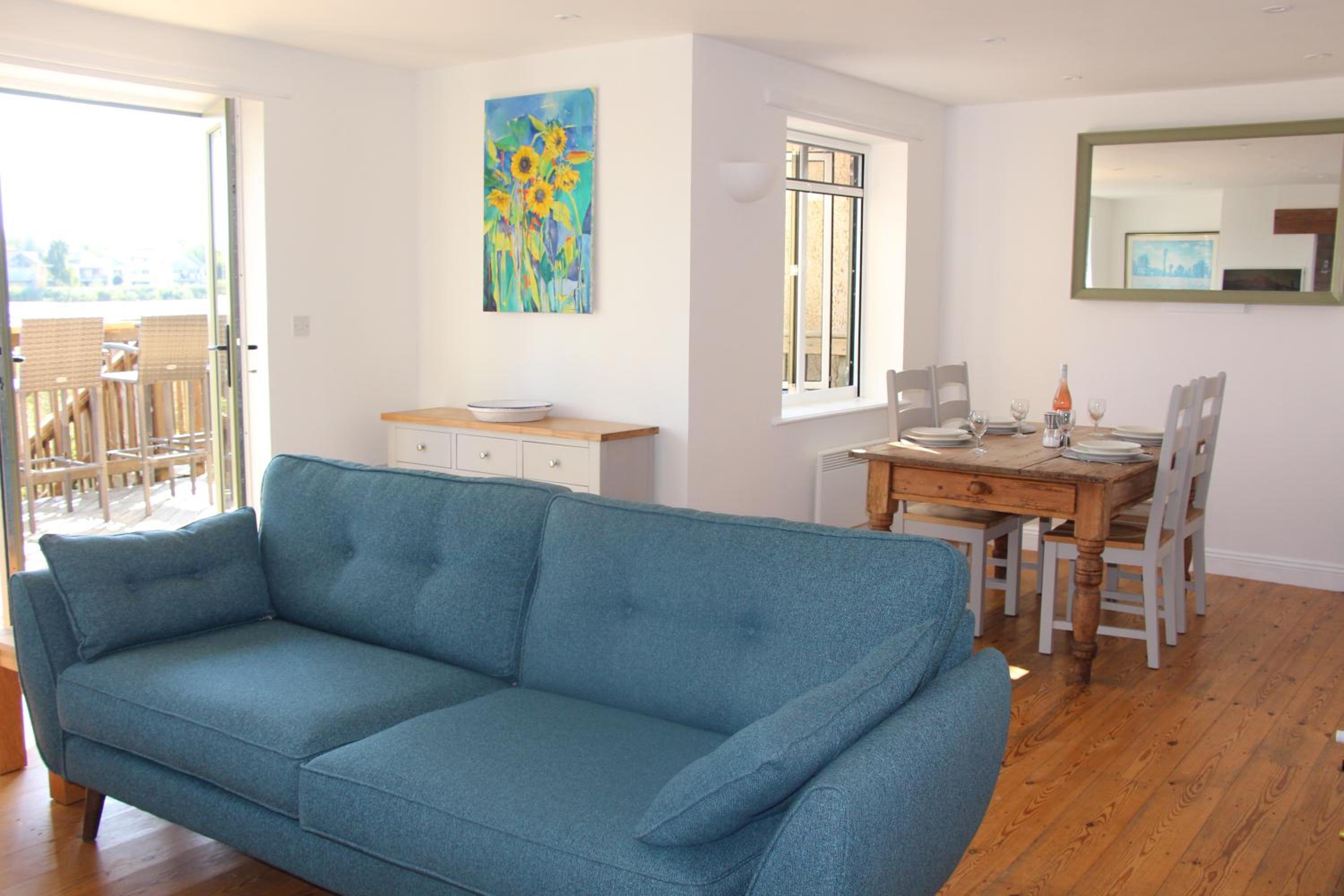 Coot Cottage - holiday house with fantastic lake views