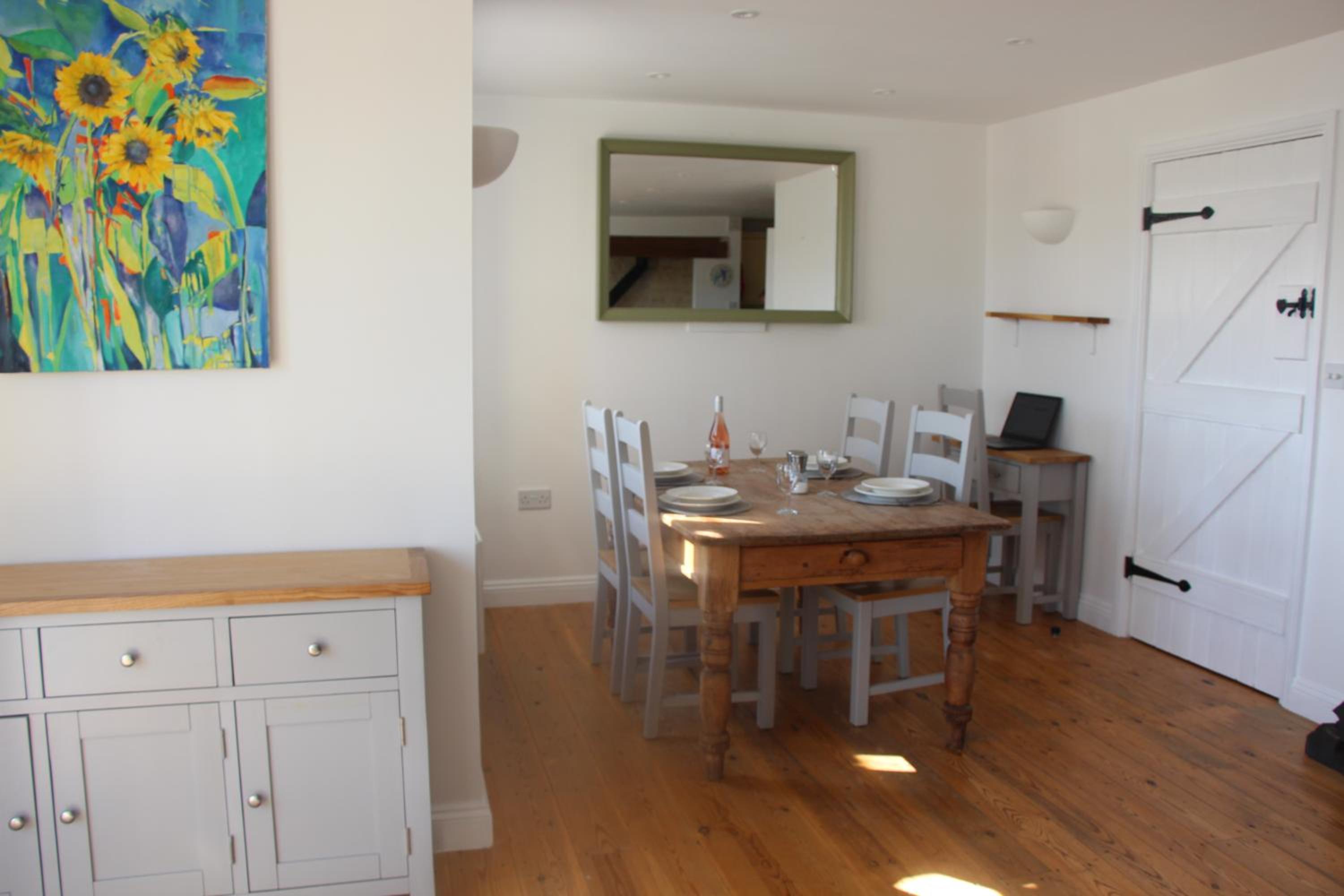 Coot Cottage - holiday house with fantastic lake views
