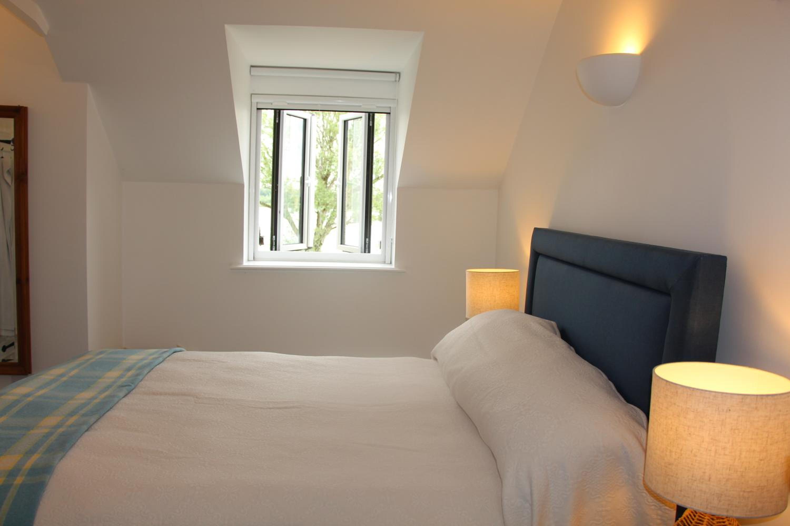 Coot Cottage - holiday house with fantastic lake views