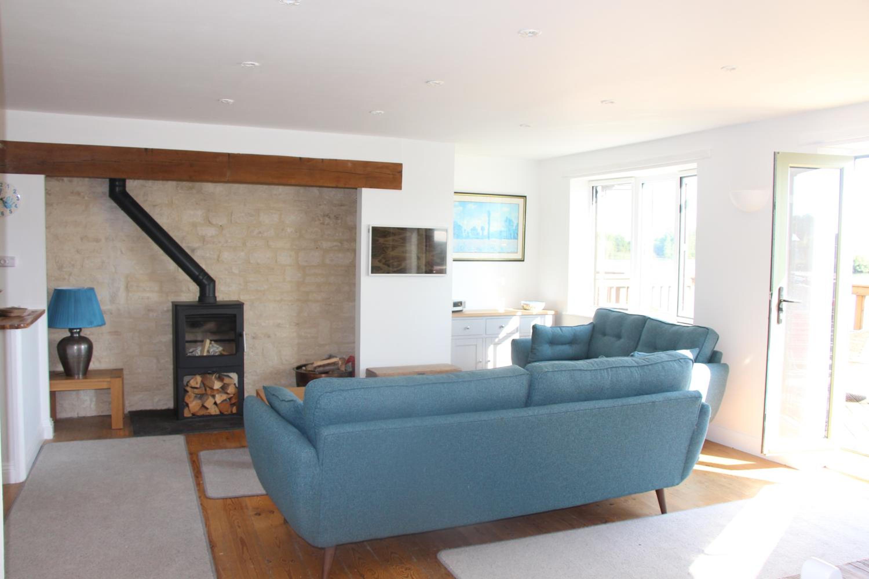 Coot Cottage - holiday house with fantastic lake views