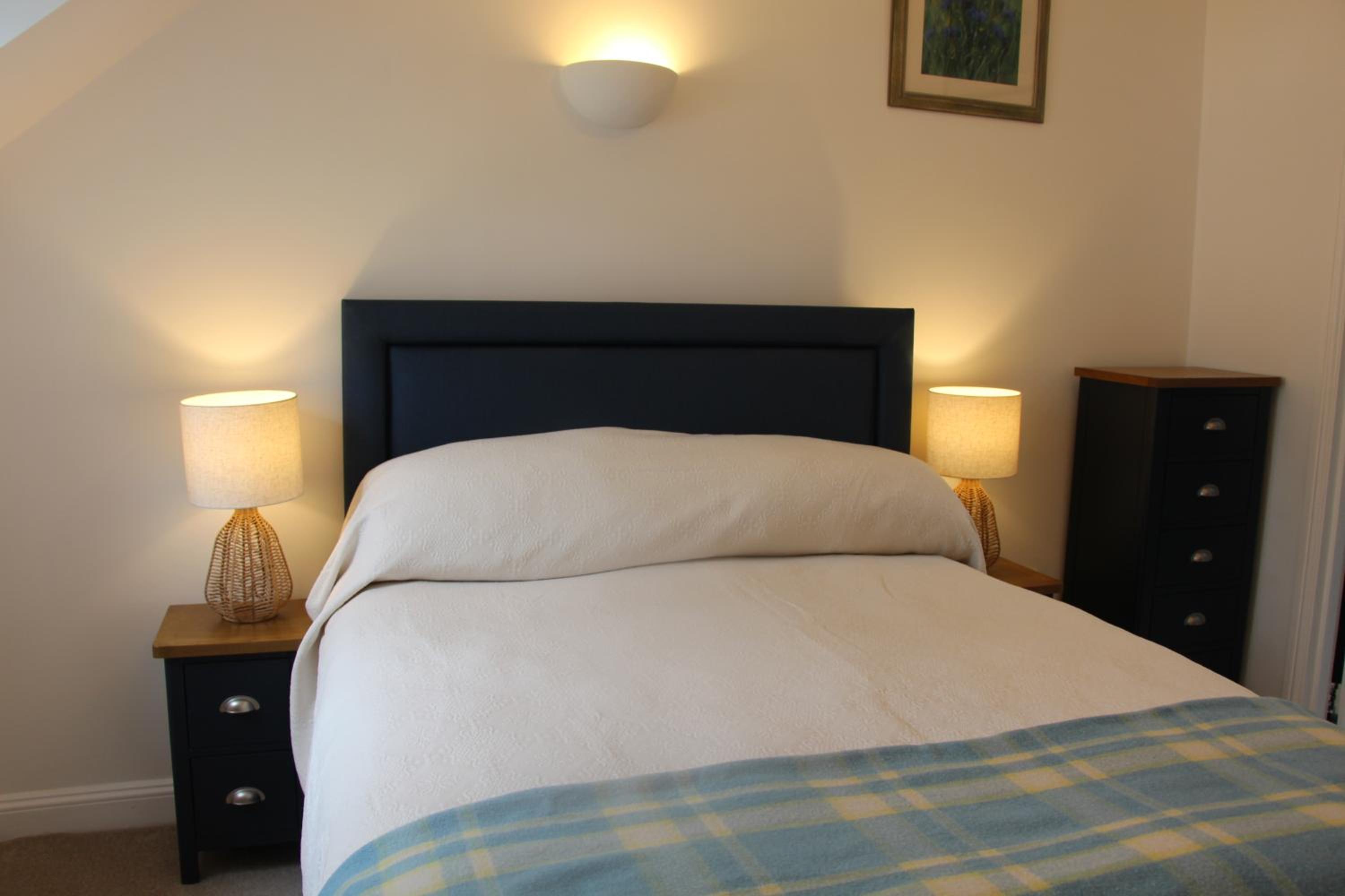 Coot Cottage - holiday house with fantastic lake views