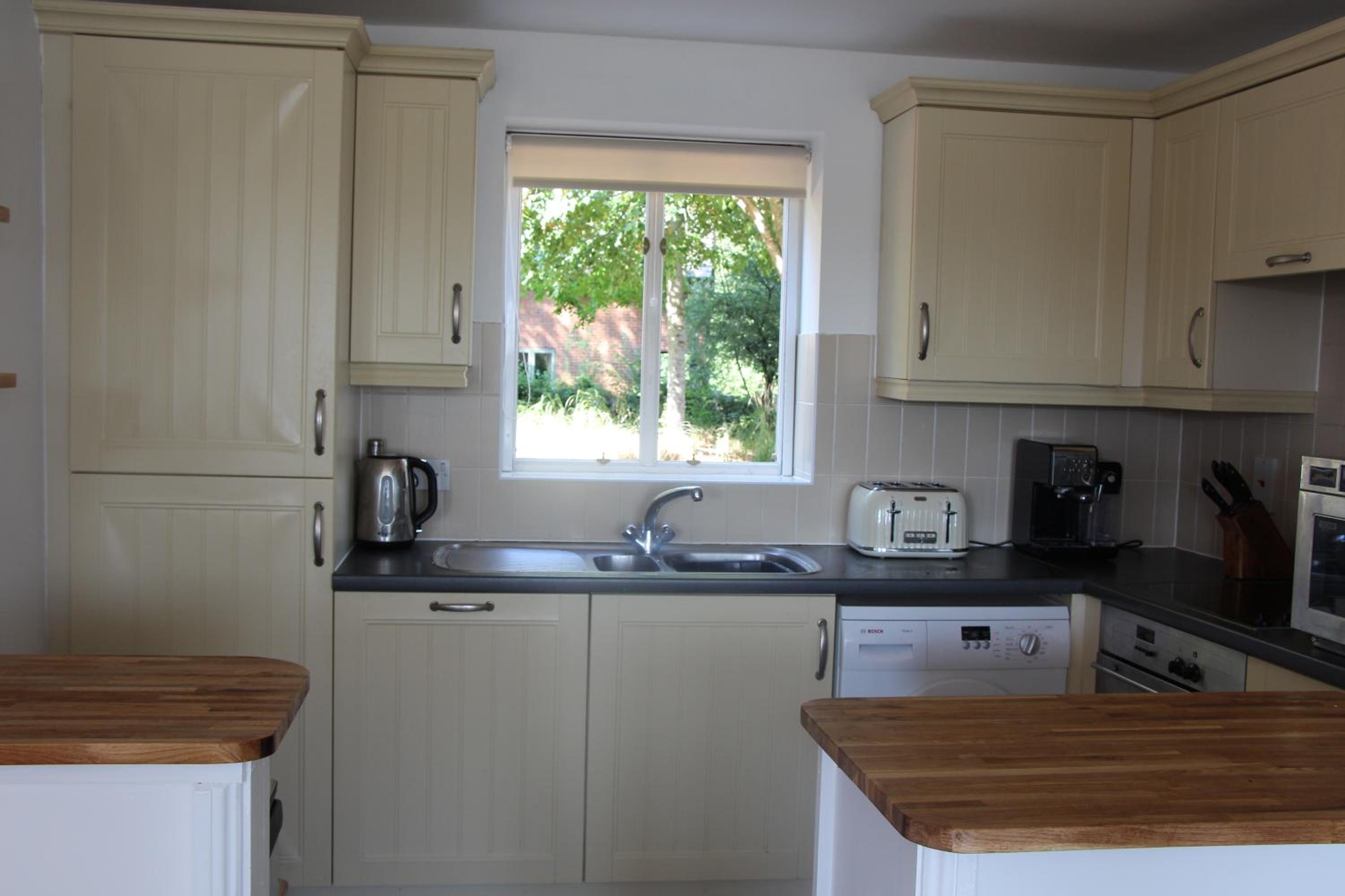 Coot Cottage - holiday house with fantastic lake views