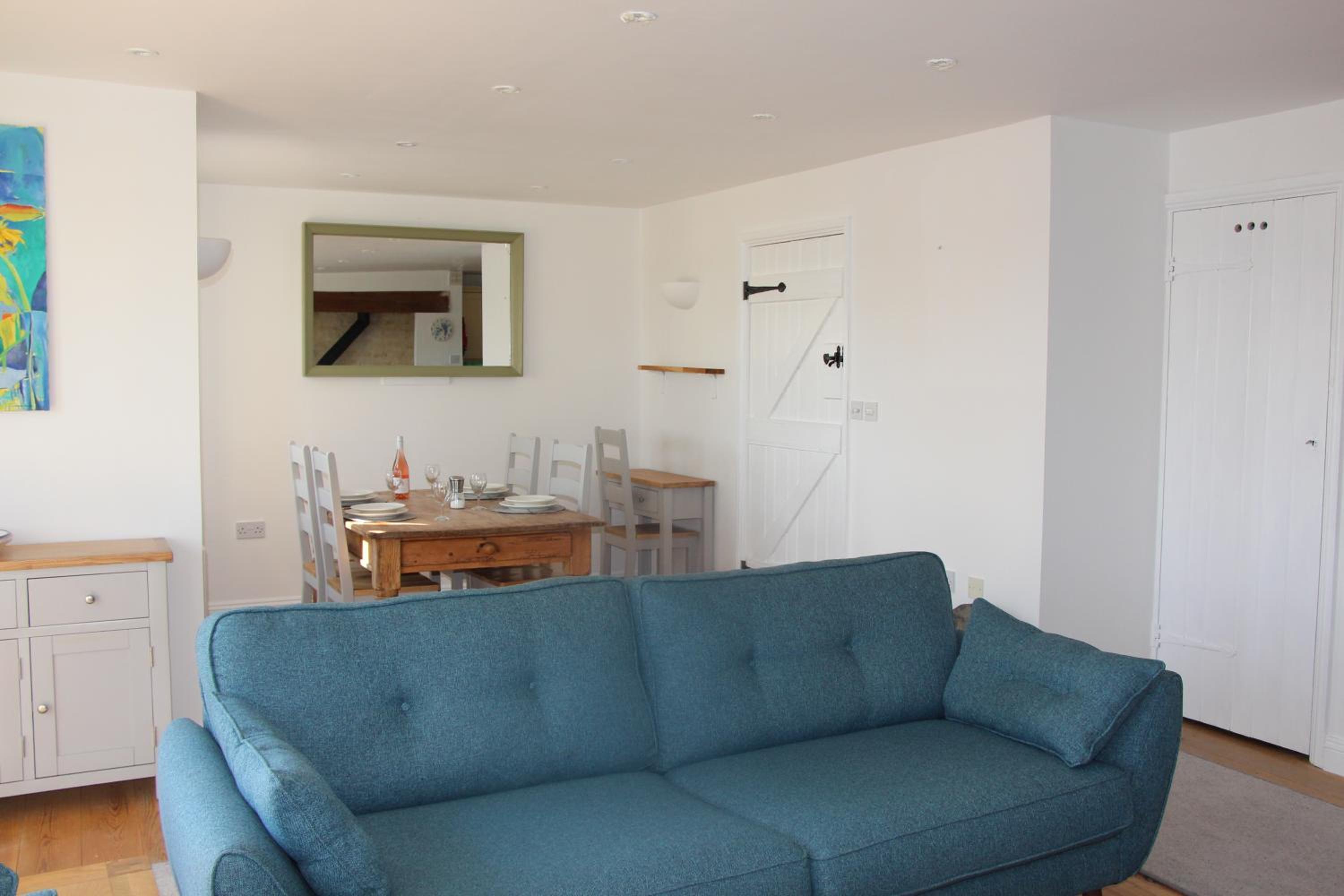 Coot Cottage - holiday house with fantastic lake views
