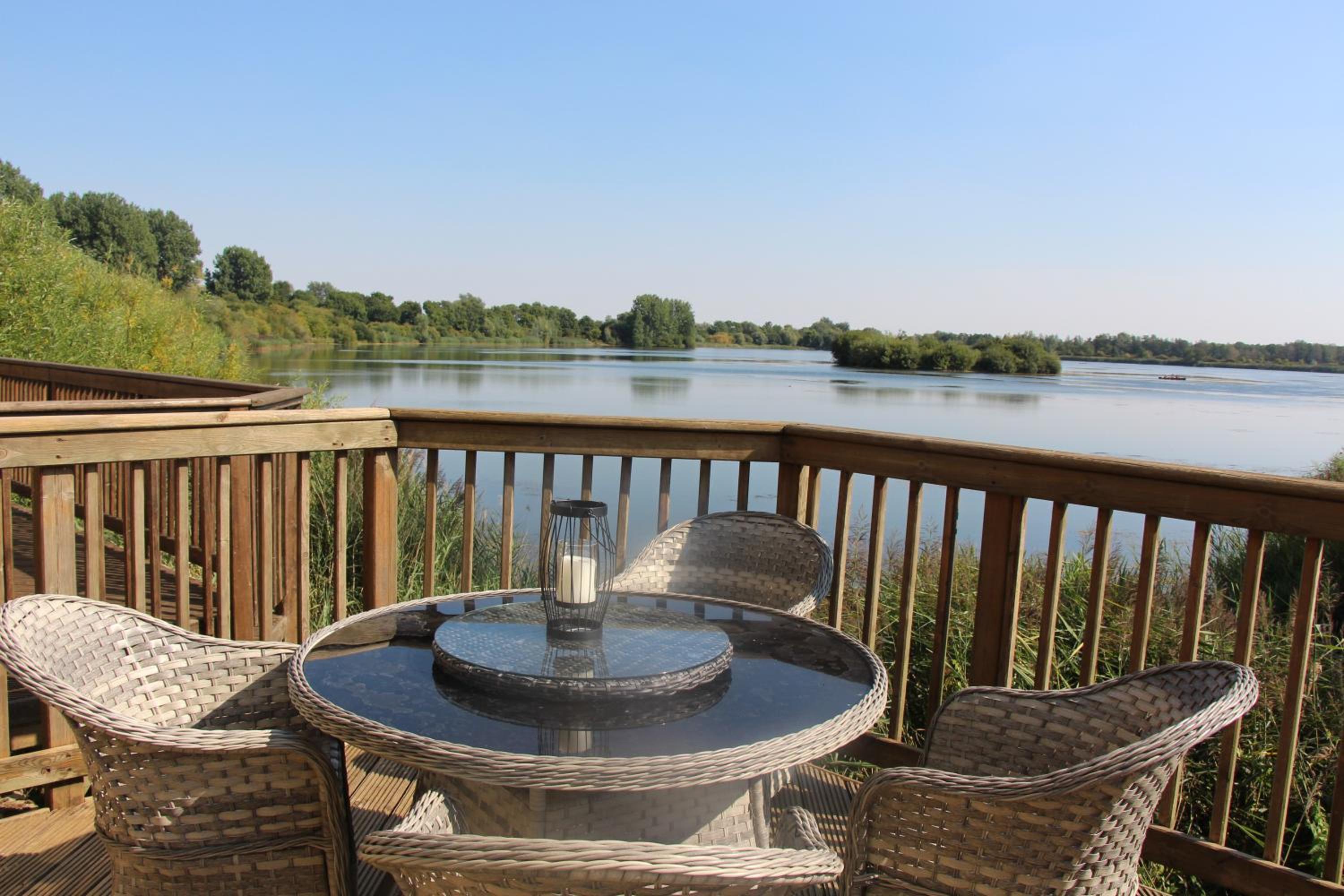 Coot Cottage - holiday house with fantastic lake views