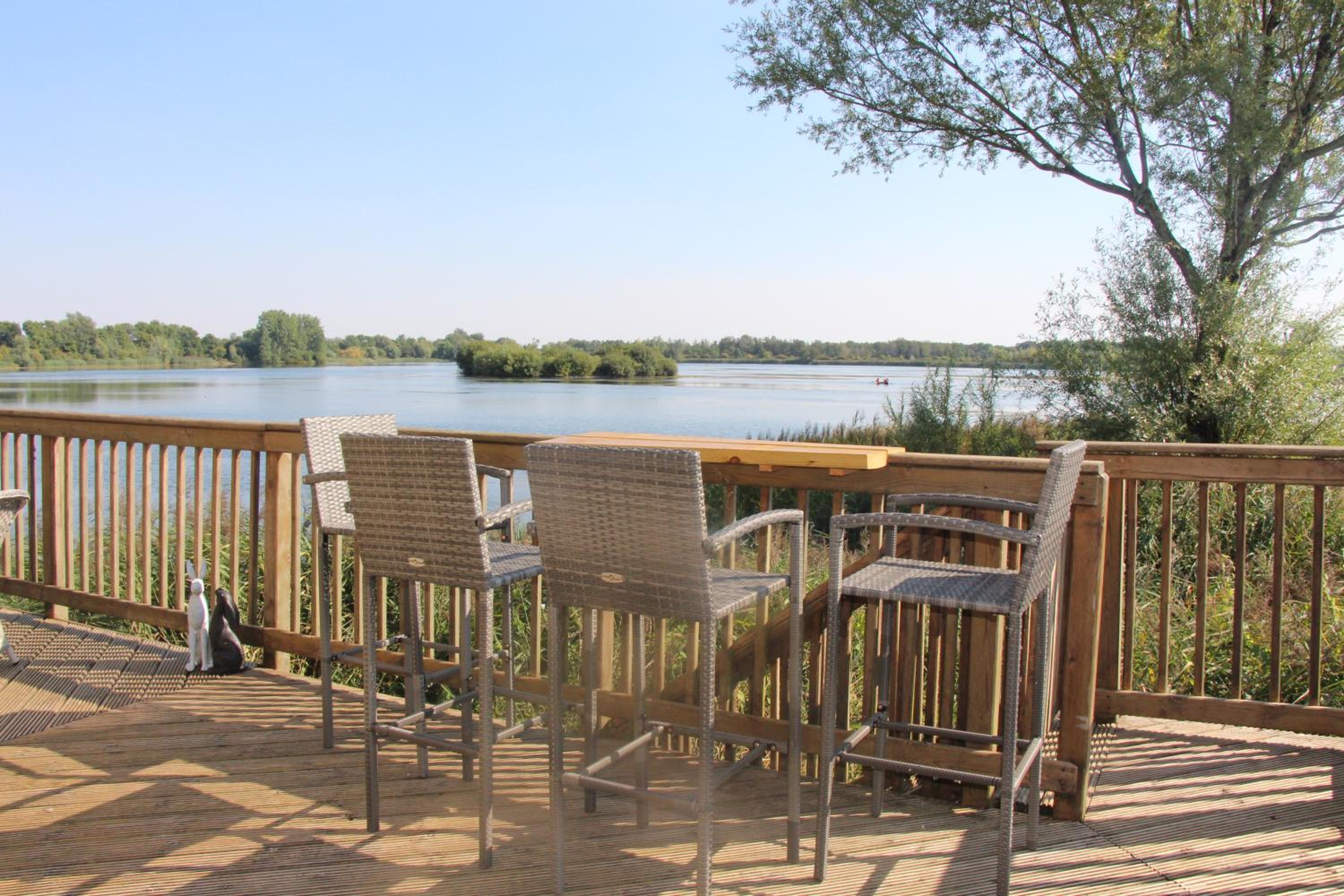 Coot Cottage - holiday house with fantastic lake views