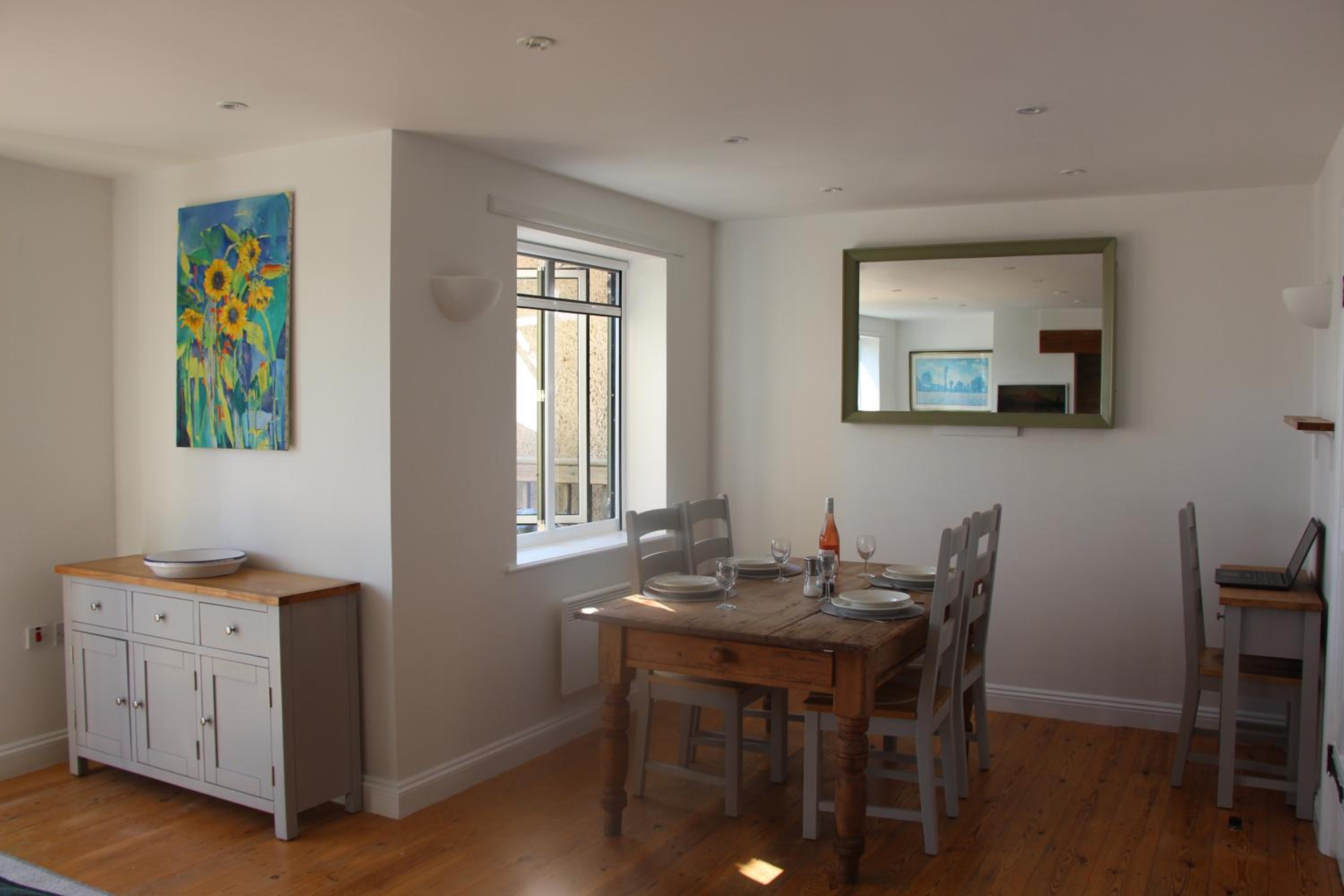 Coot Cottage - holiday house with fantastic lake views