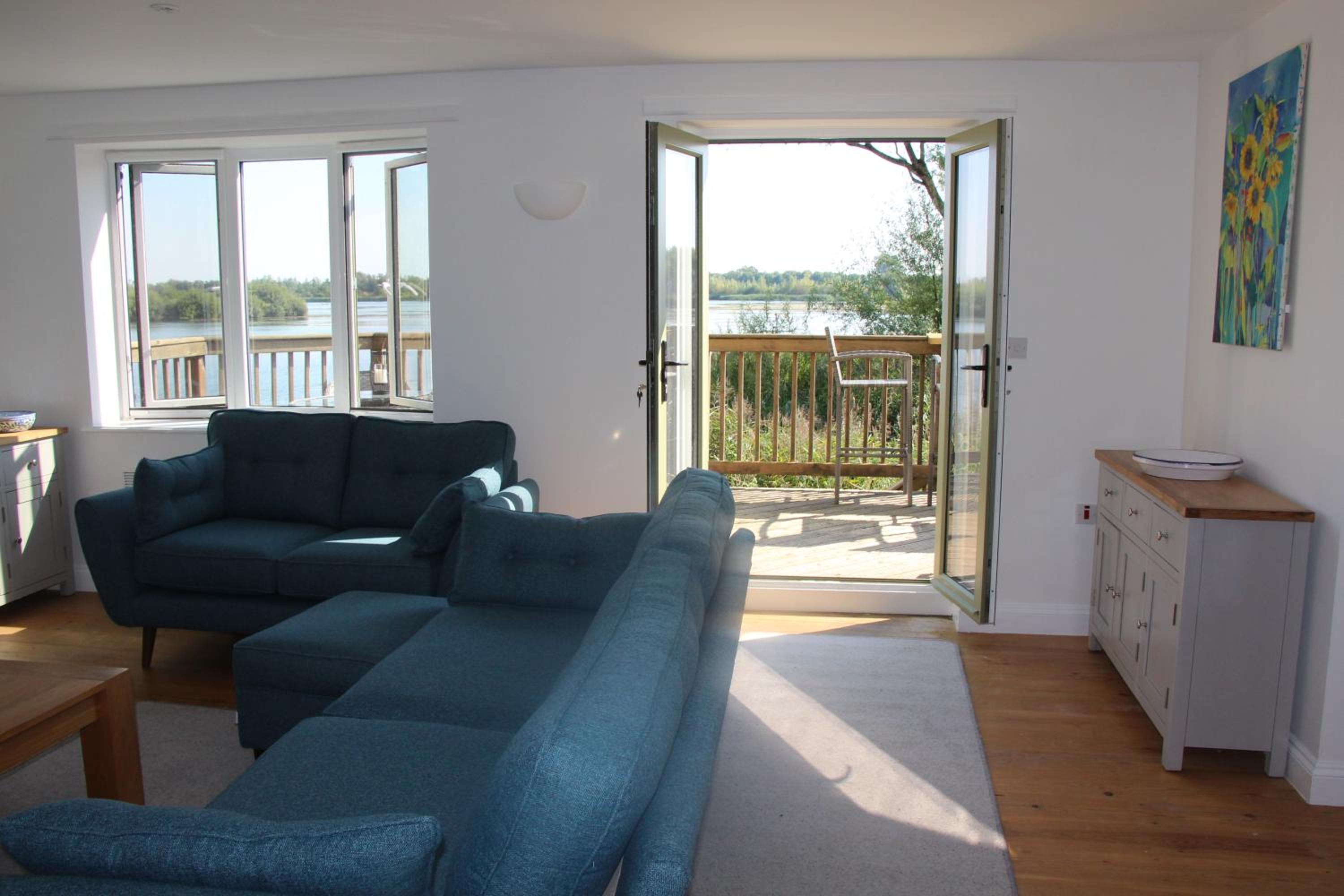 Coot Cottage - holiday house with fantastic lake views