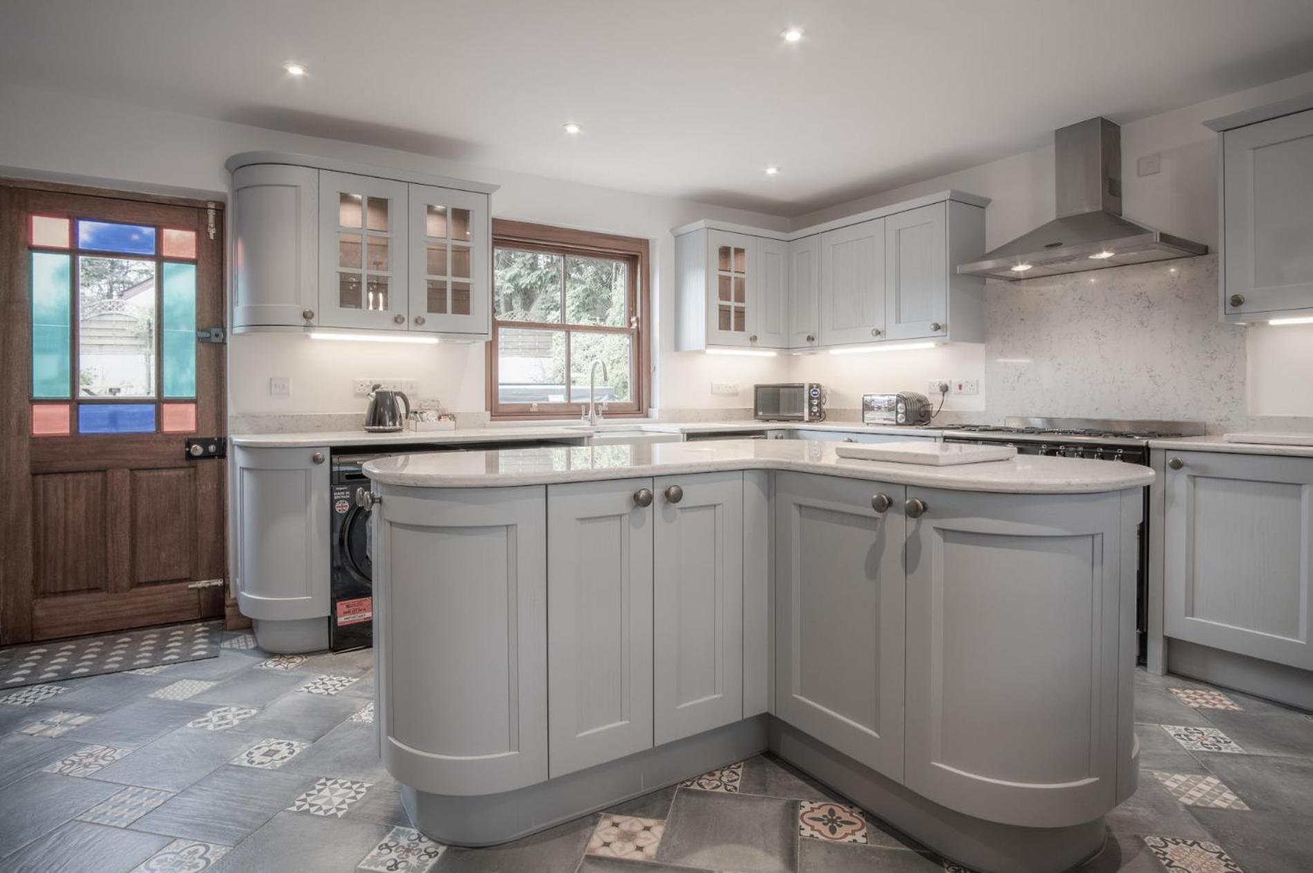 Pendeilo Villa - 5 Bedroom Holiday Home - Amroth view 2