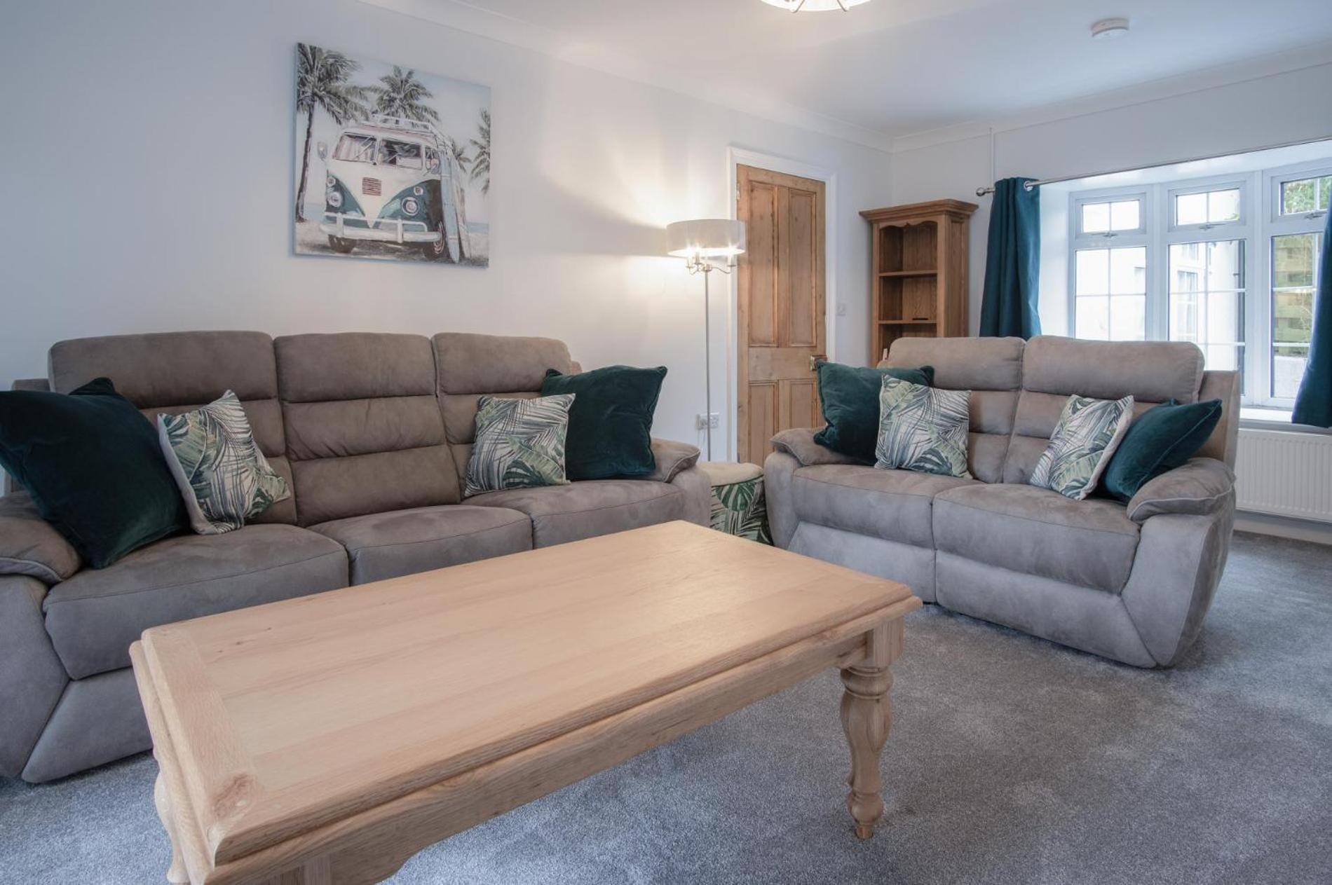 Pendeilo Villa - 5 Bedroom Holiday Home - Amroth view 3