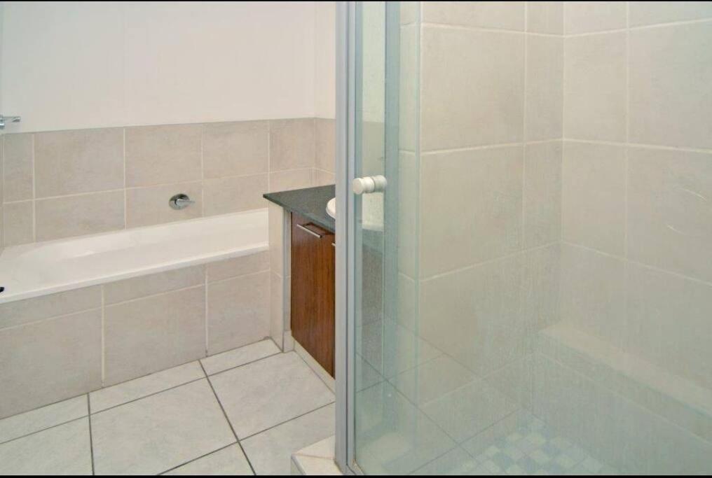 Great 2 bedroom, serviced apartment, views, pool!