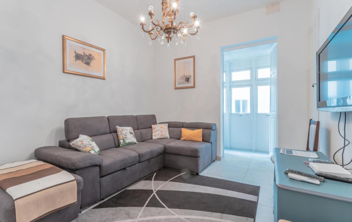 Blue Waves Apartment with Maltese Balcony view 4