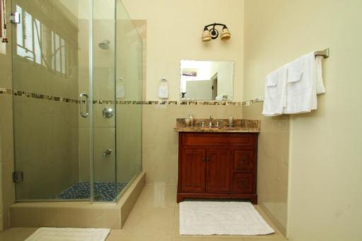 Luxury Penthouse Condo with Pool view 4