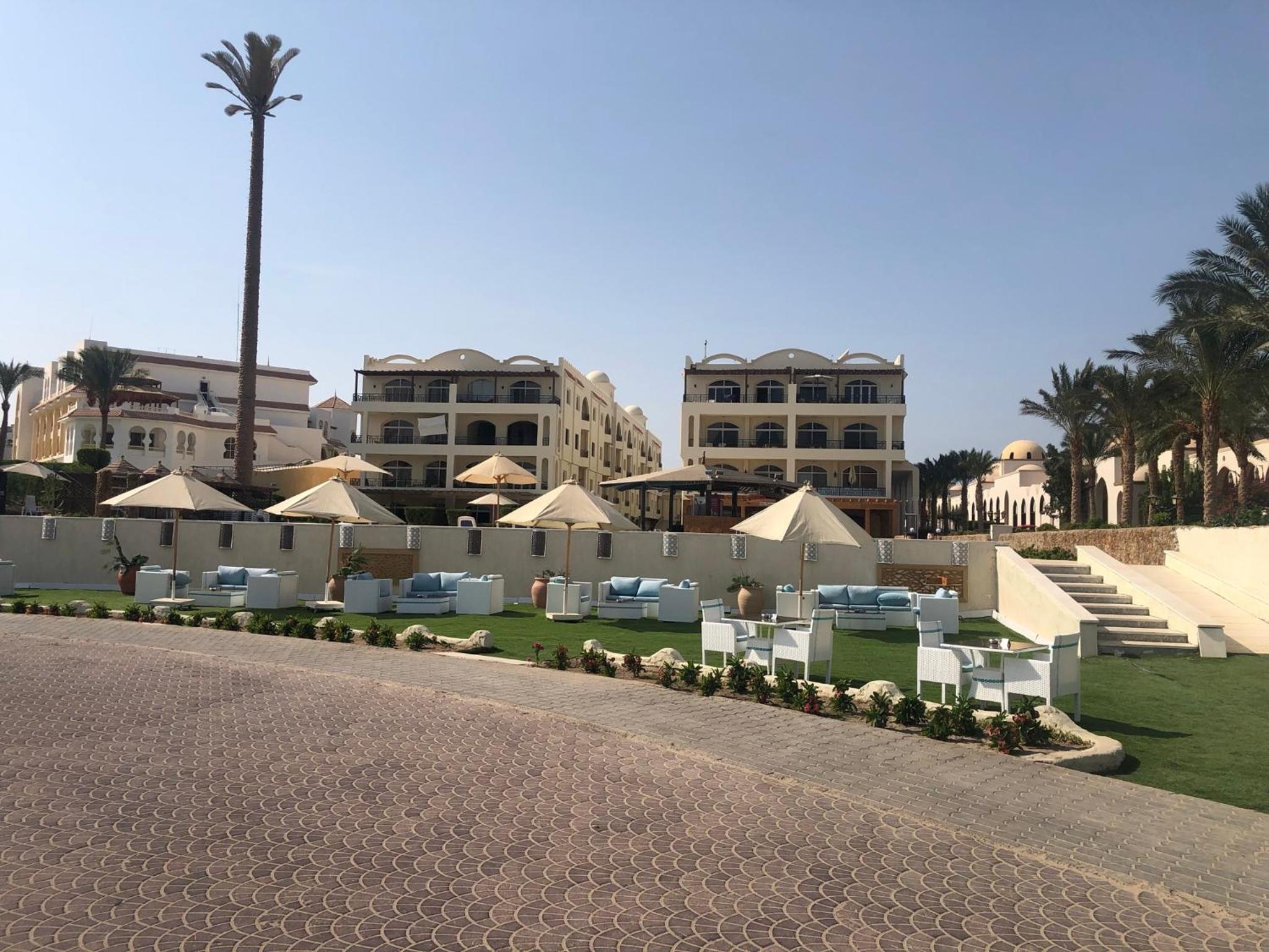 Apartment with private Beach in Sahl Hasheesh view 4