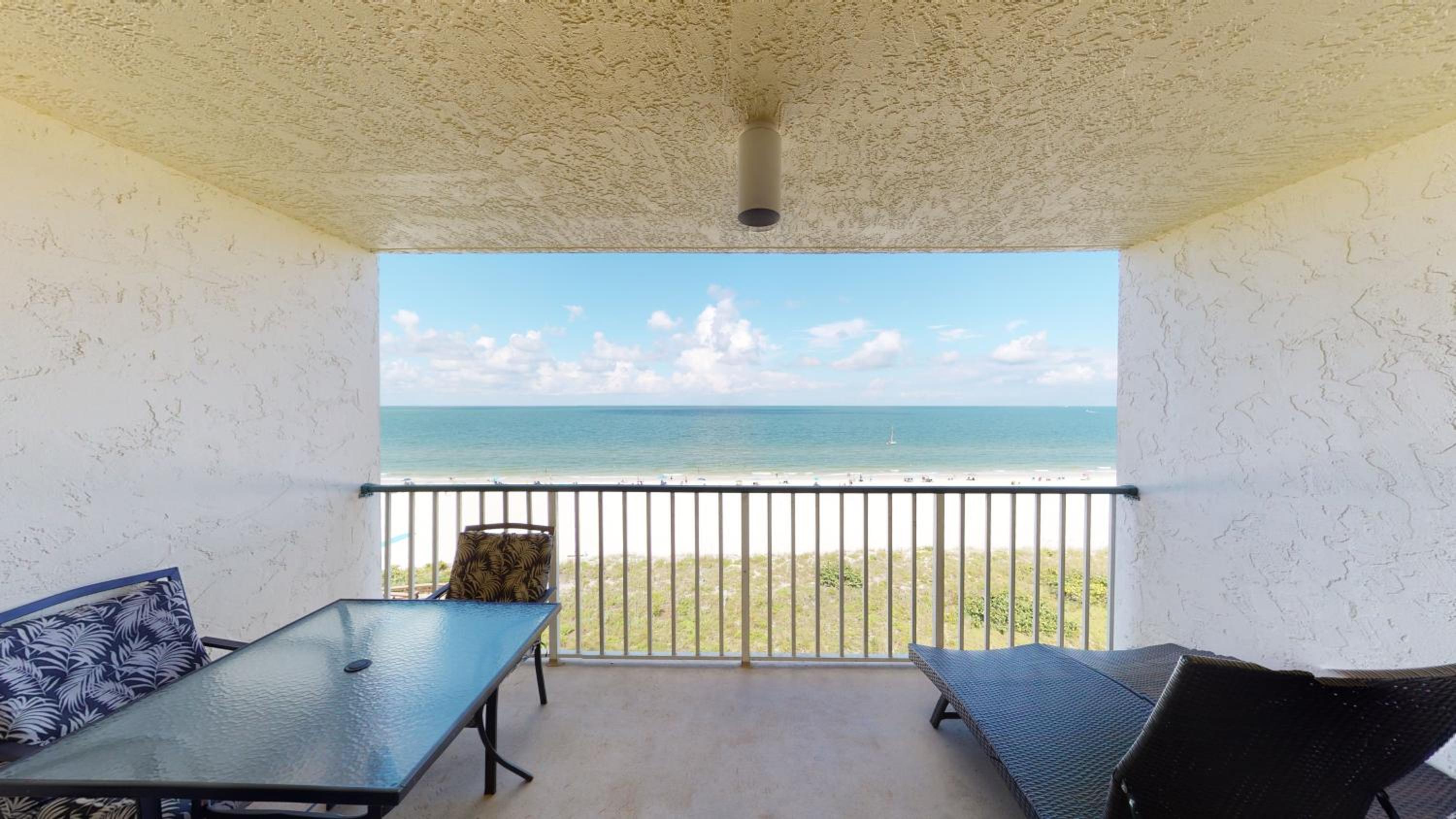 Beachfront Living at the Apollo I On-Site Sunset Grille Tiki/Restaurant